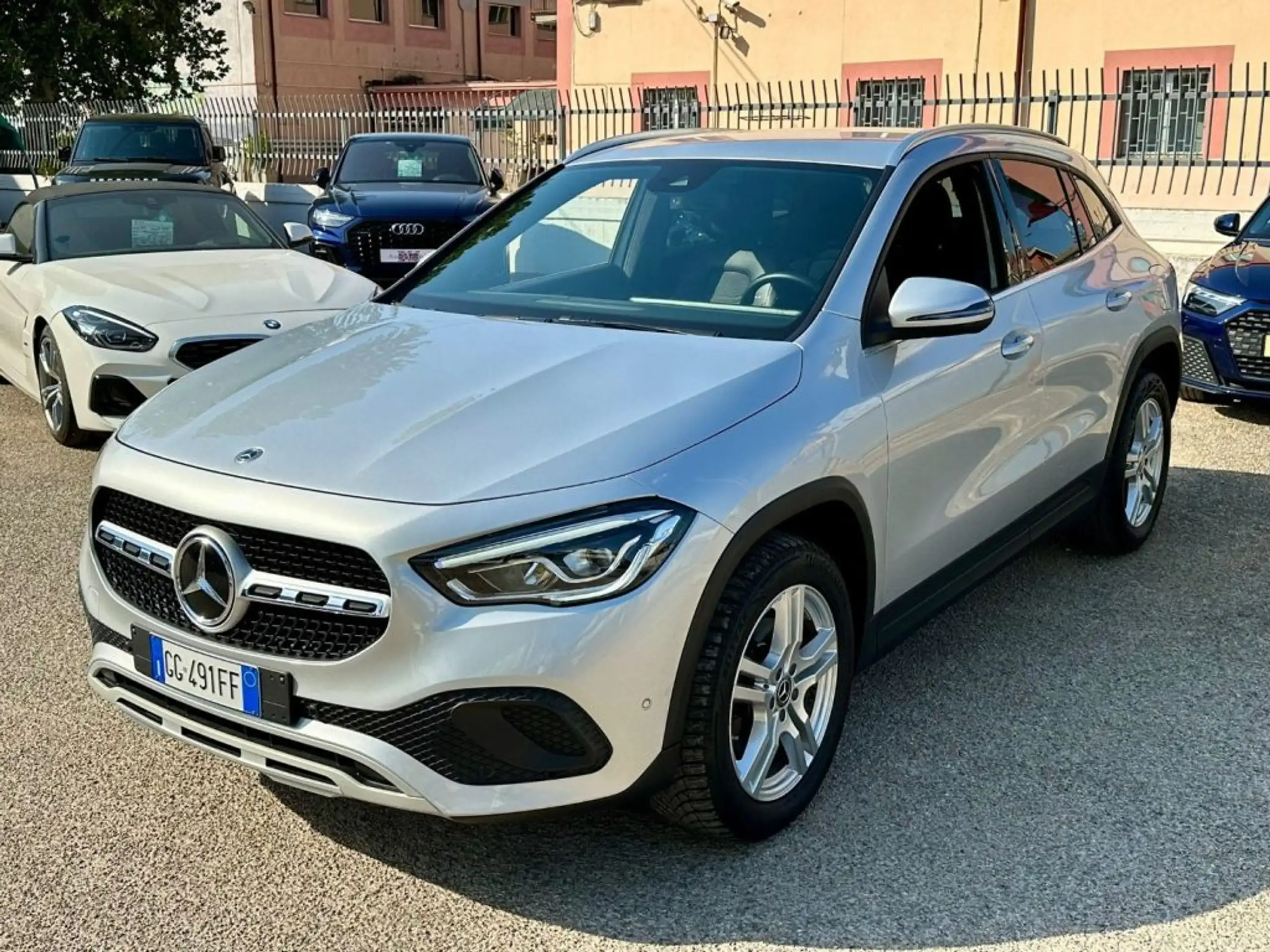 Mercedes-Benz - GLA 200