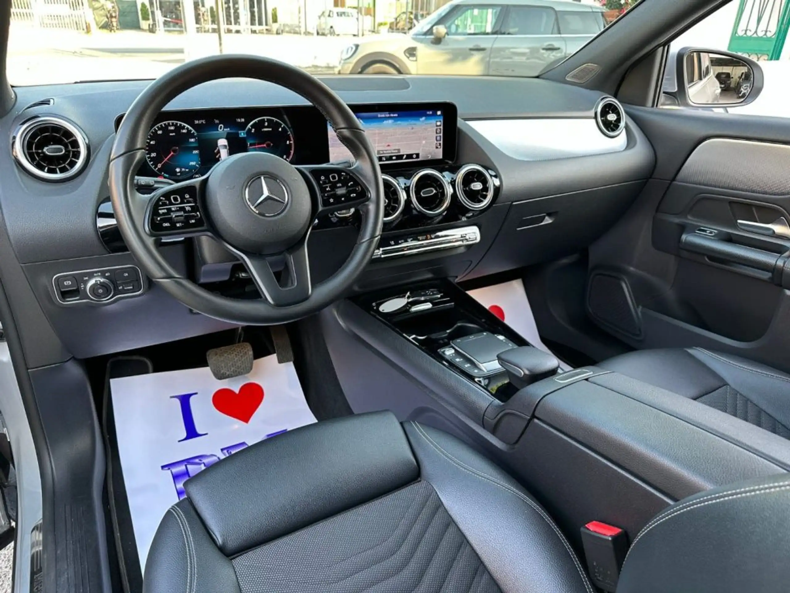 Mercedes-Benz - GLA 200