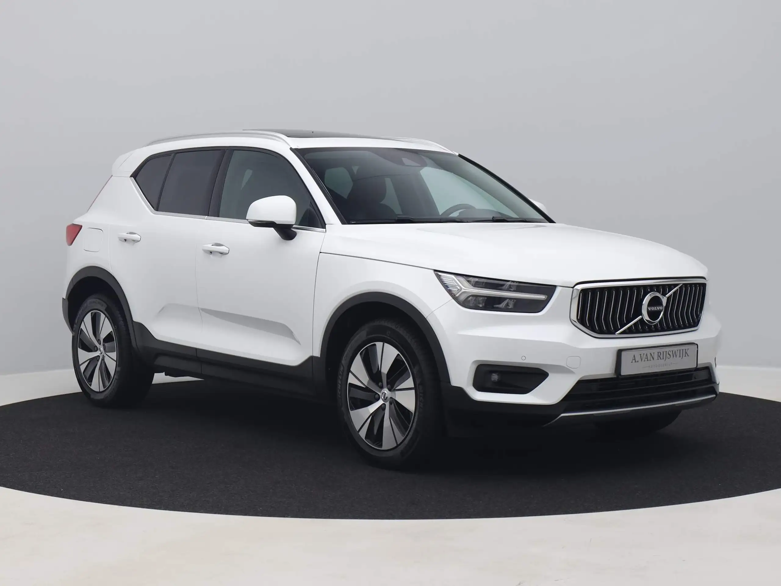 Volvo - XC40