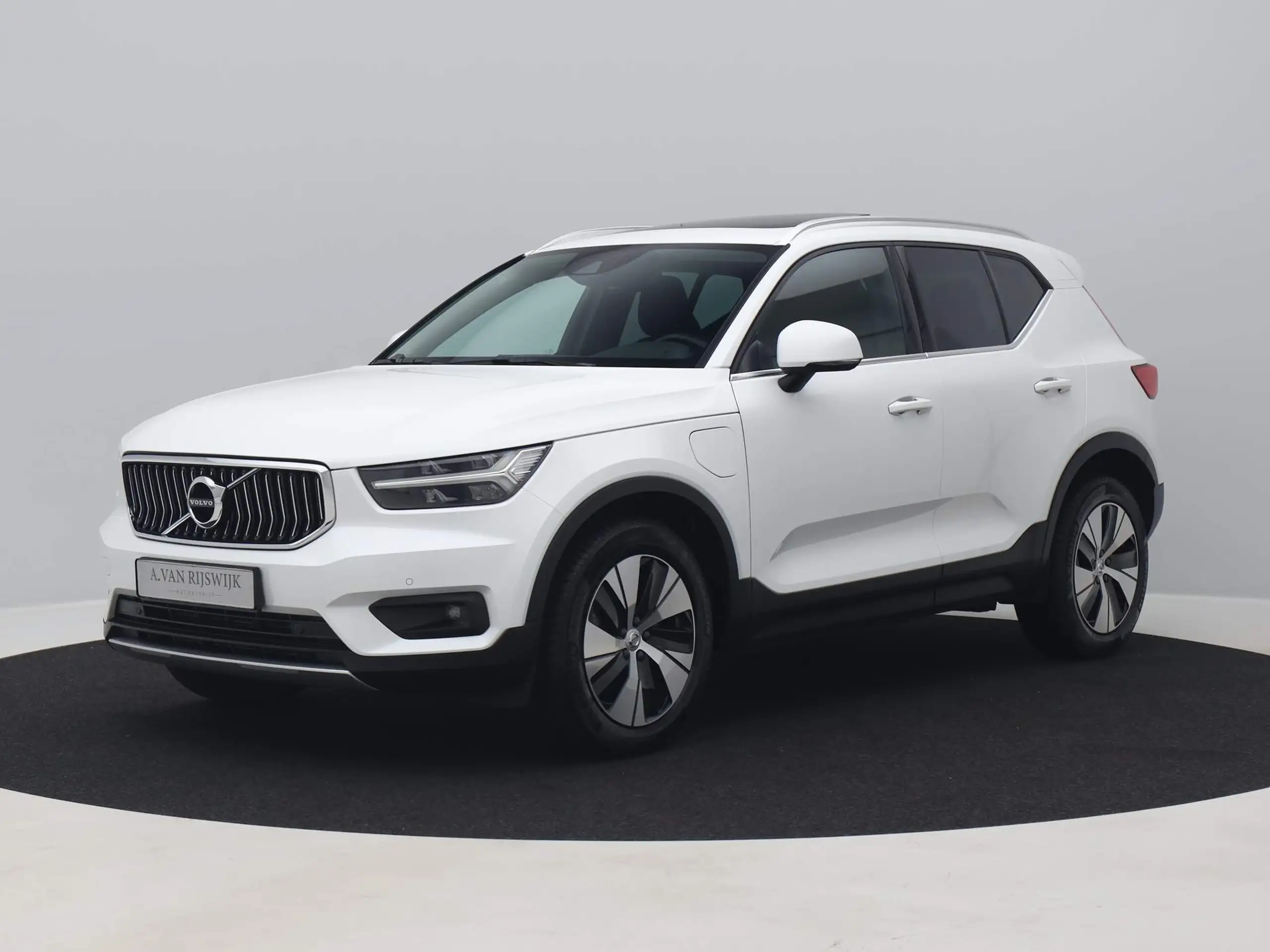 Volvo - XC40