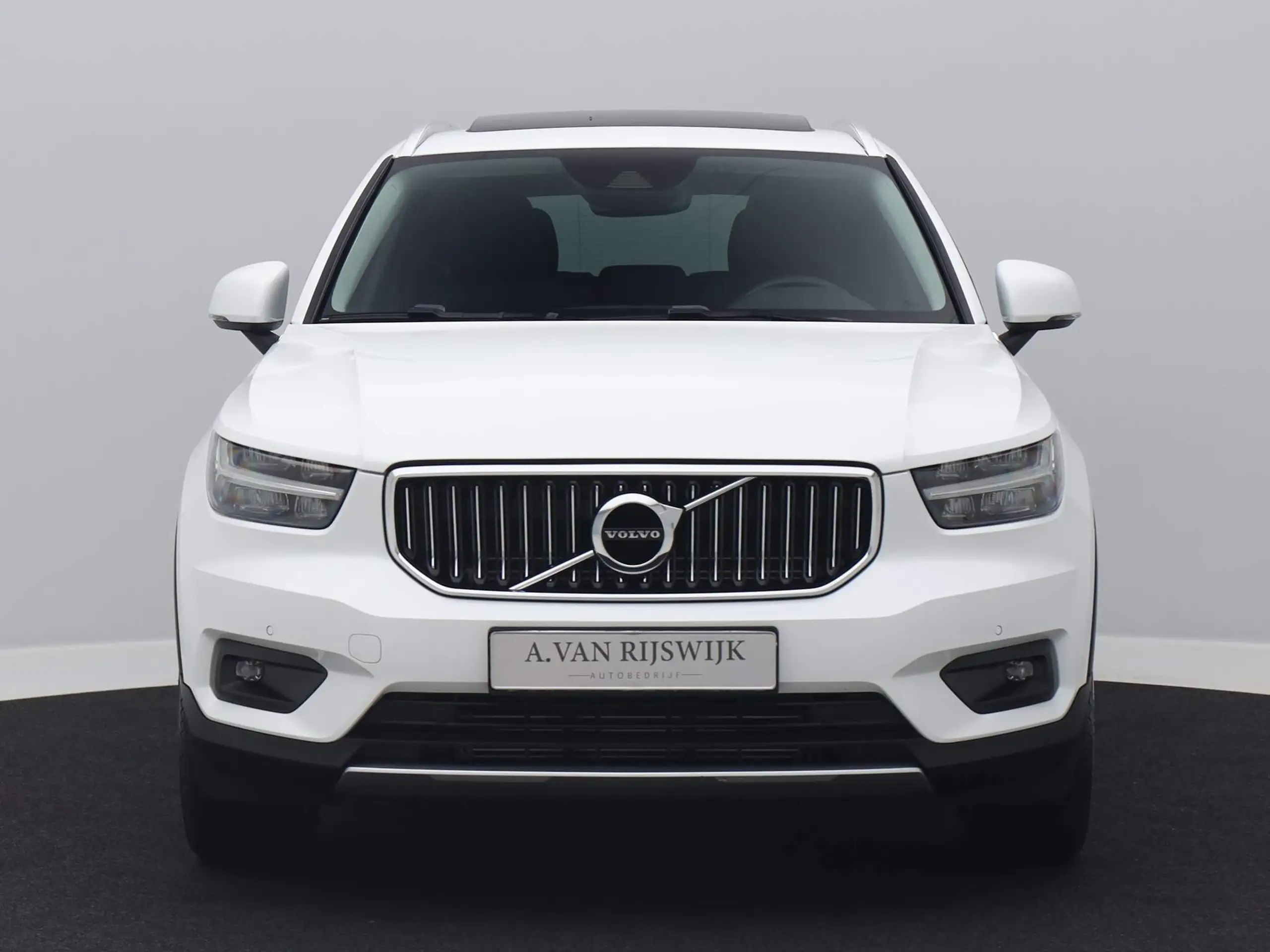 Volvo - XC40