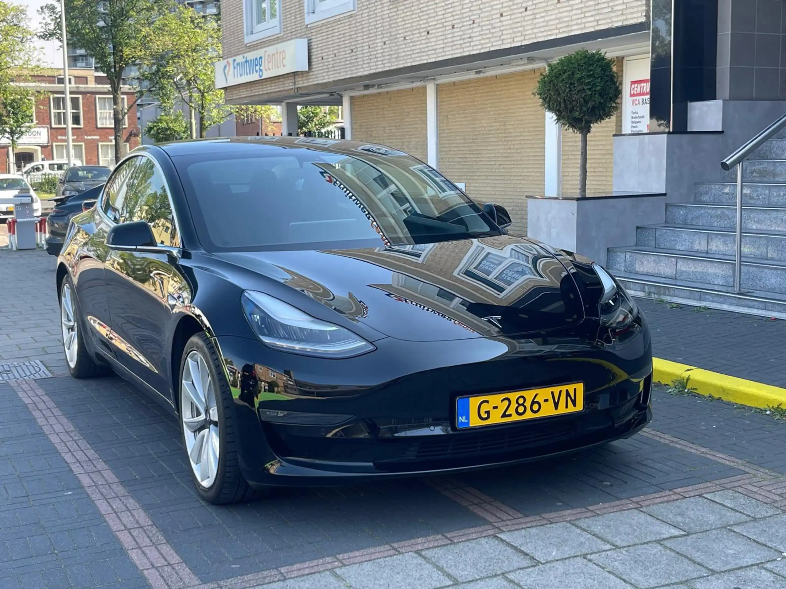 Tesla - Model 3