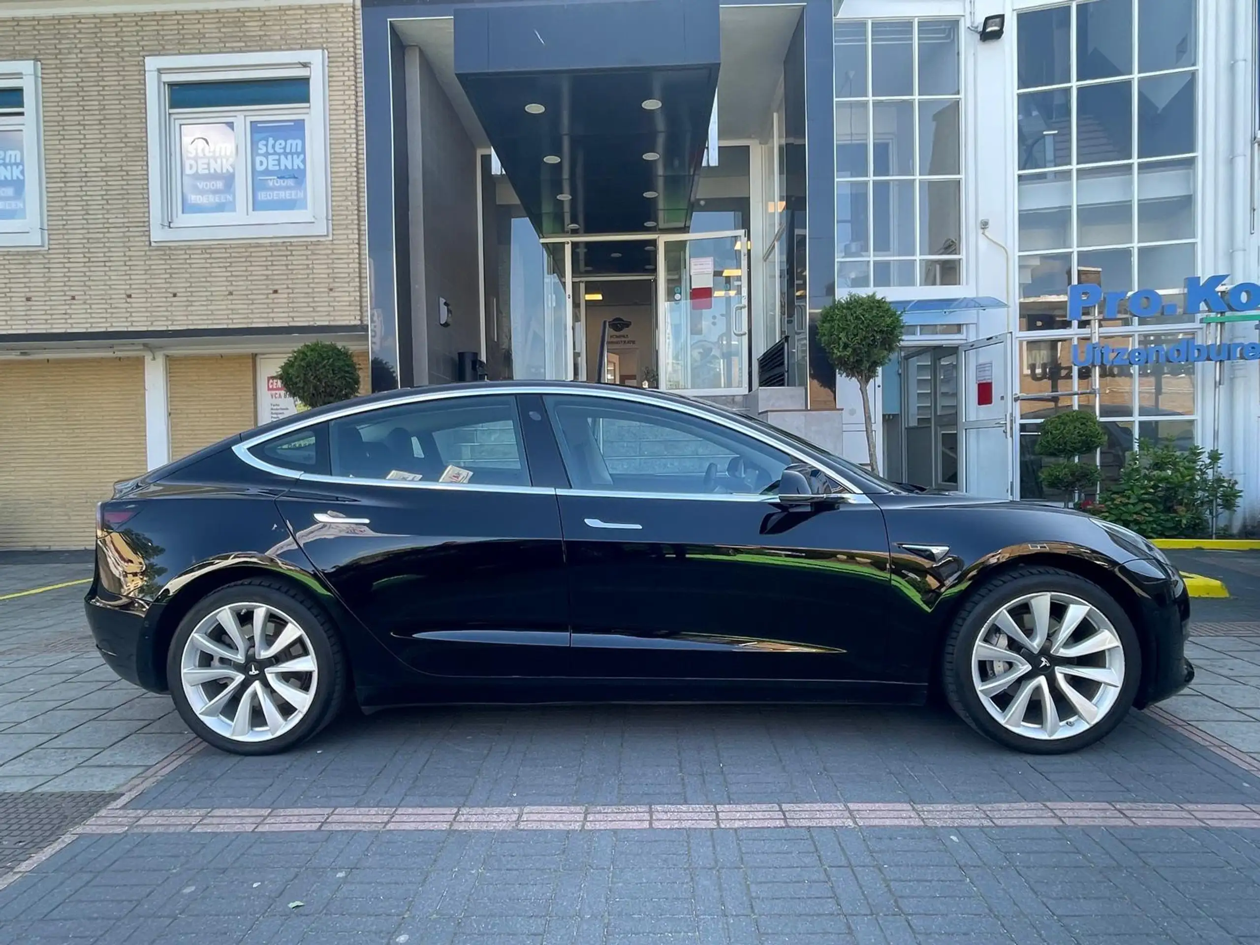 Tesla - Model 3