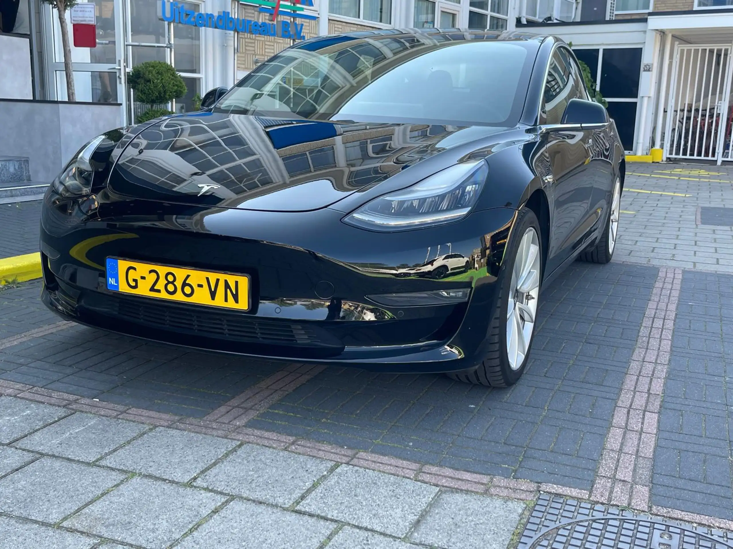 Tesla - Model 3