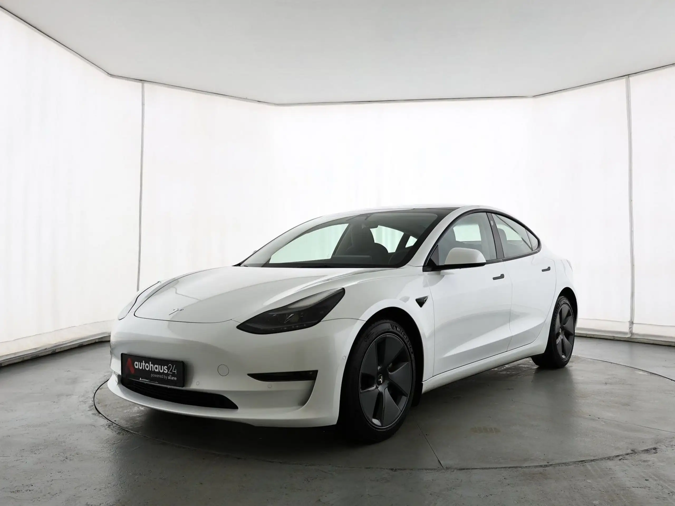 Tesla - Model 3