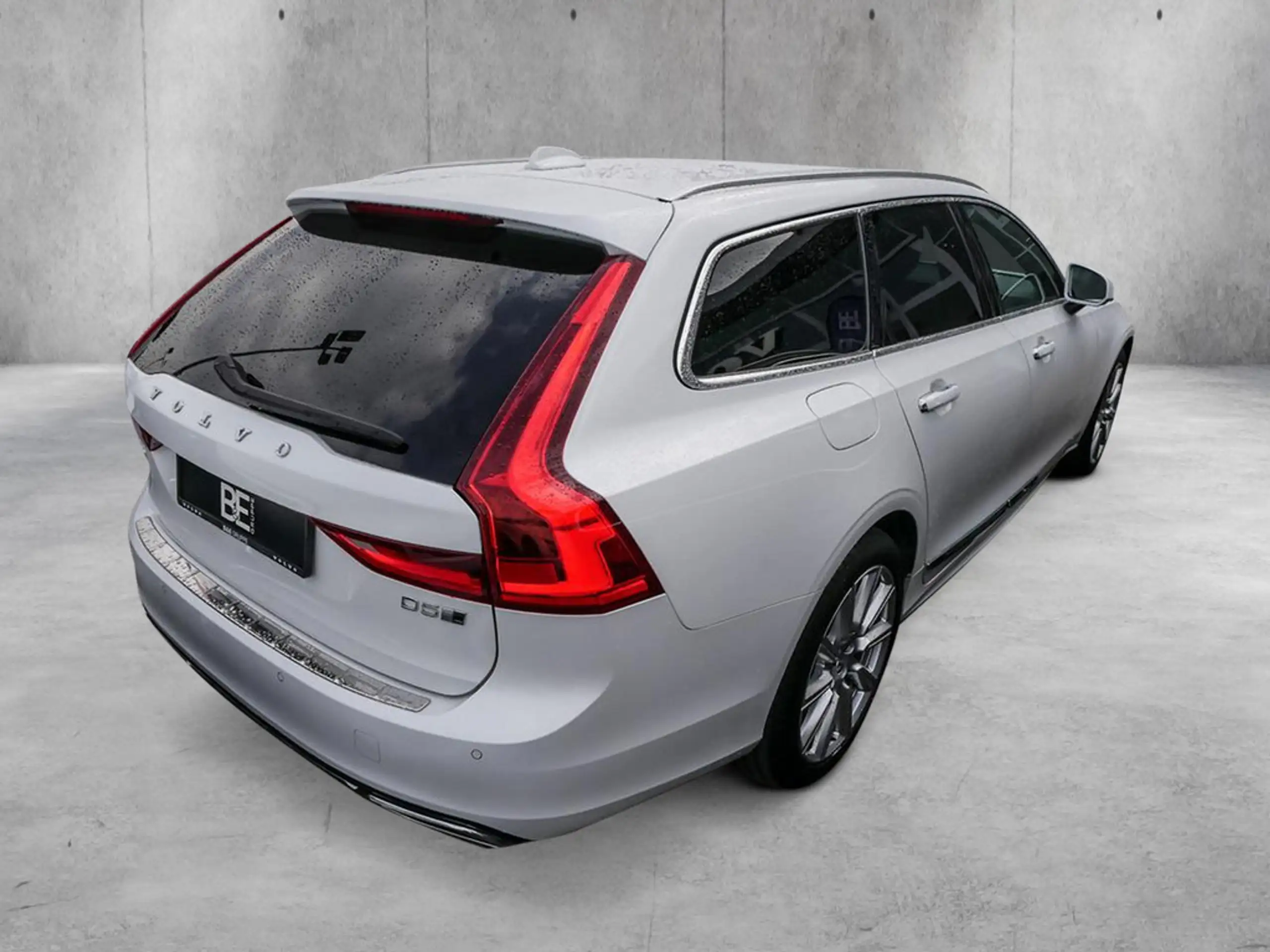 Volvo - V90