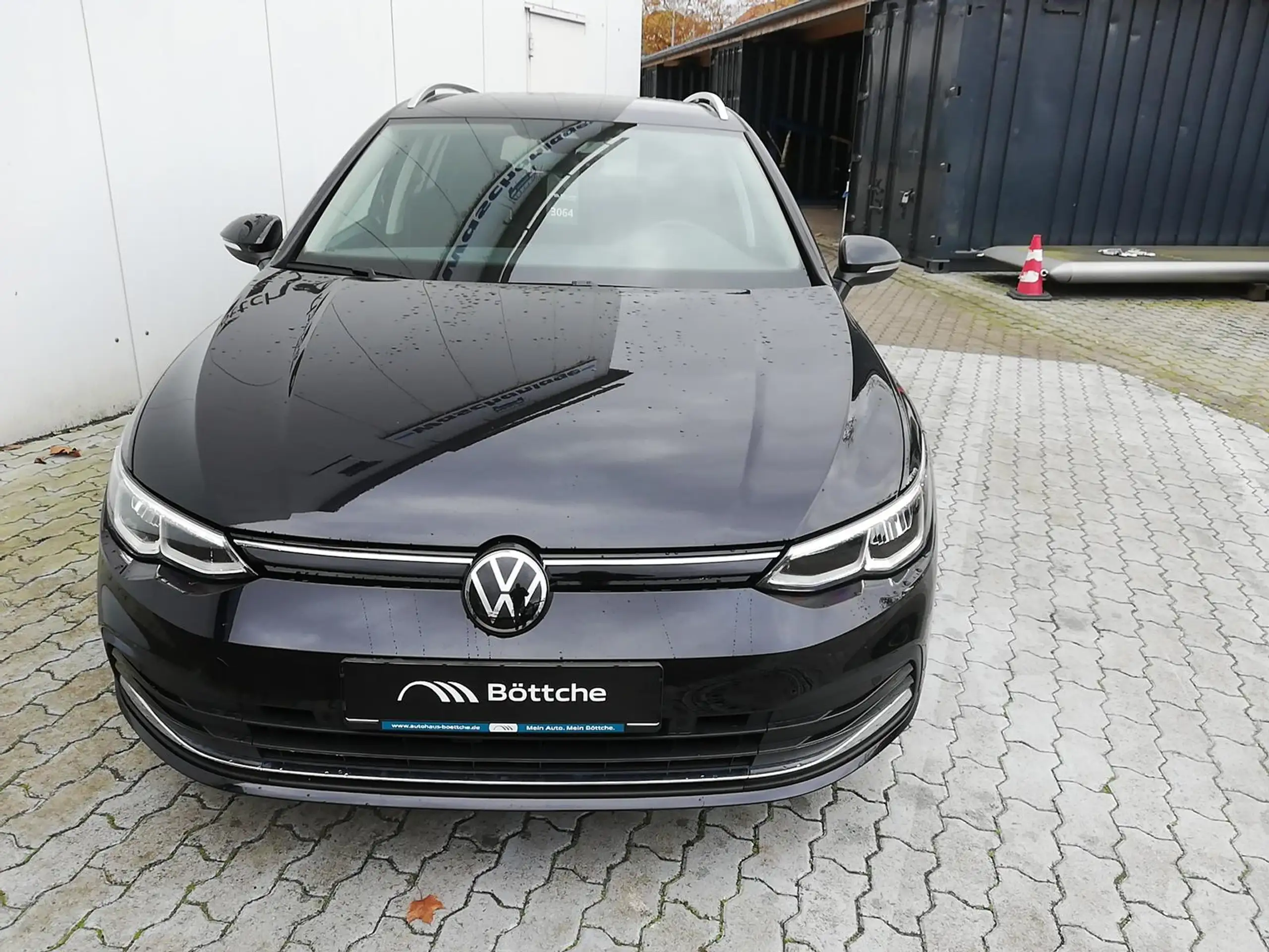 Volkswagen - Golf