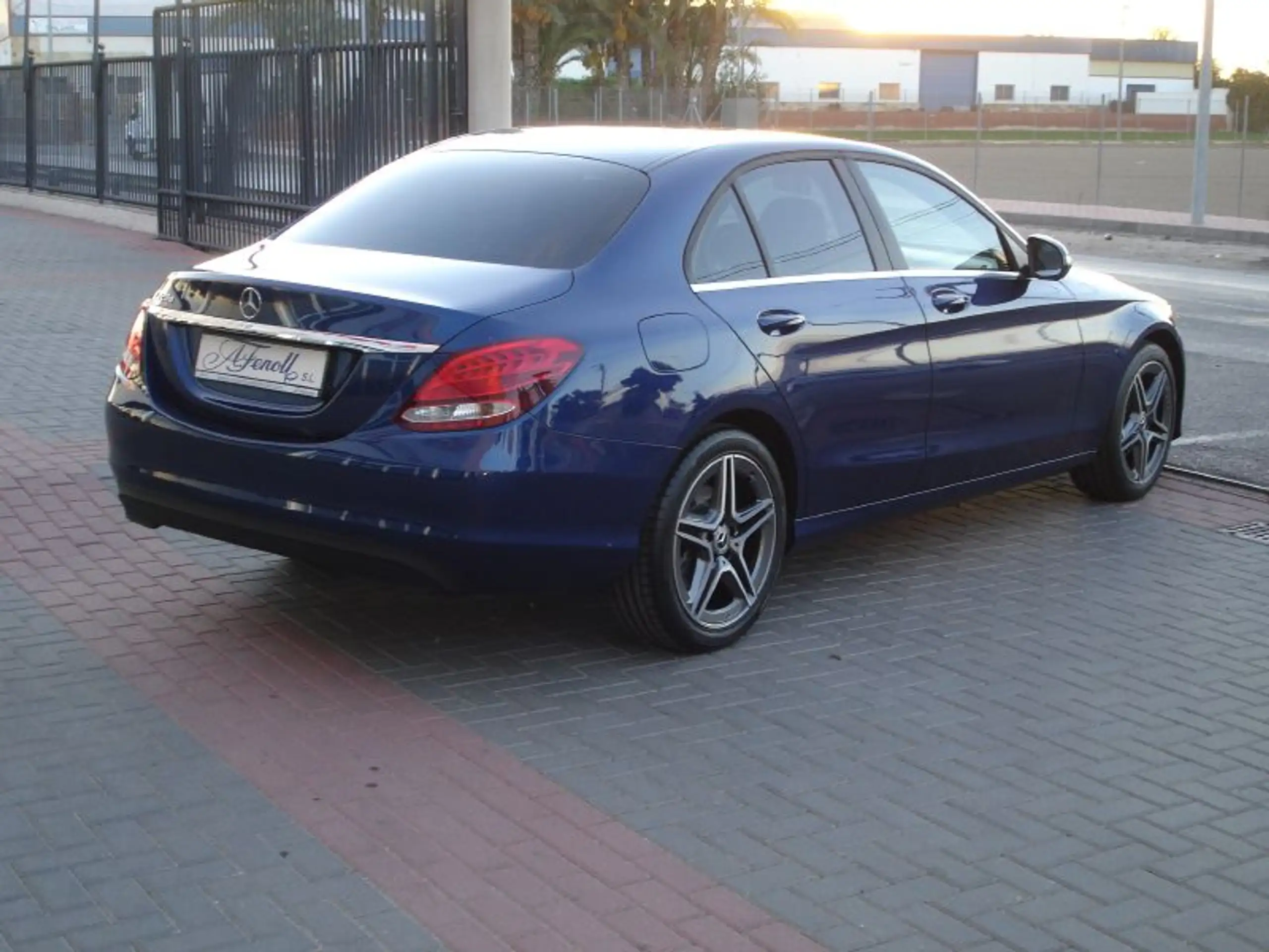 Mercedes-Benz - C 220