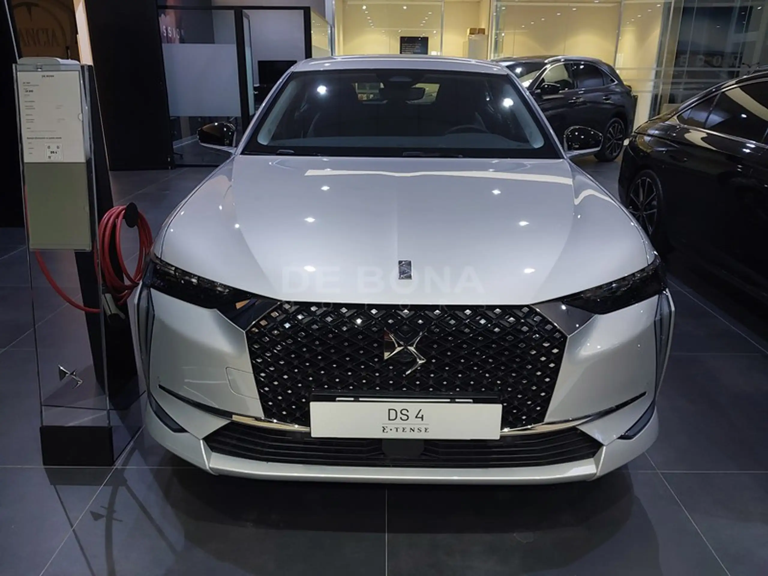 DS Automobiles - DS 4