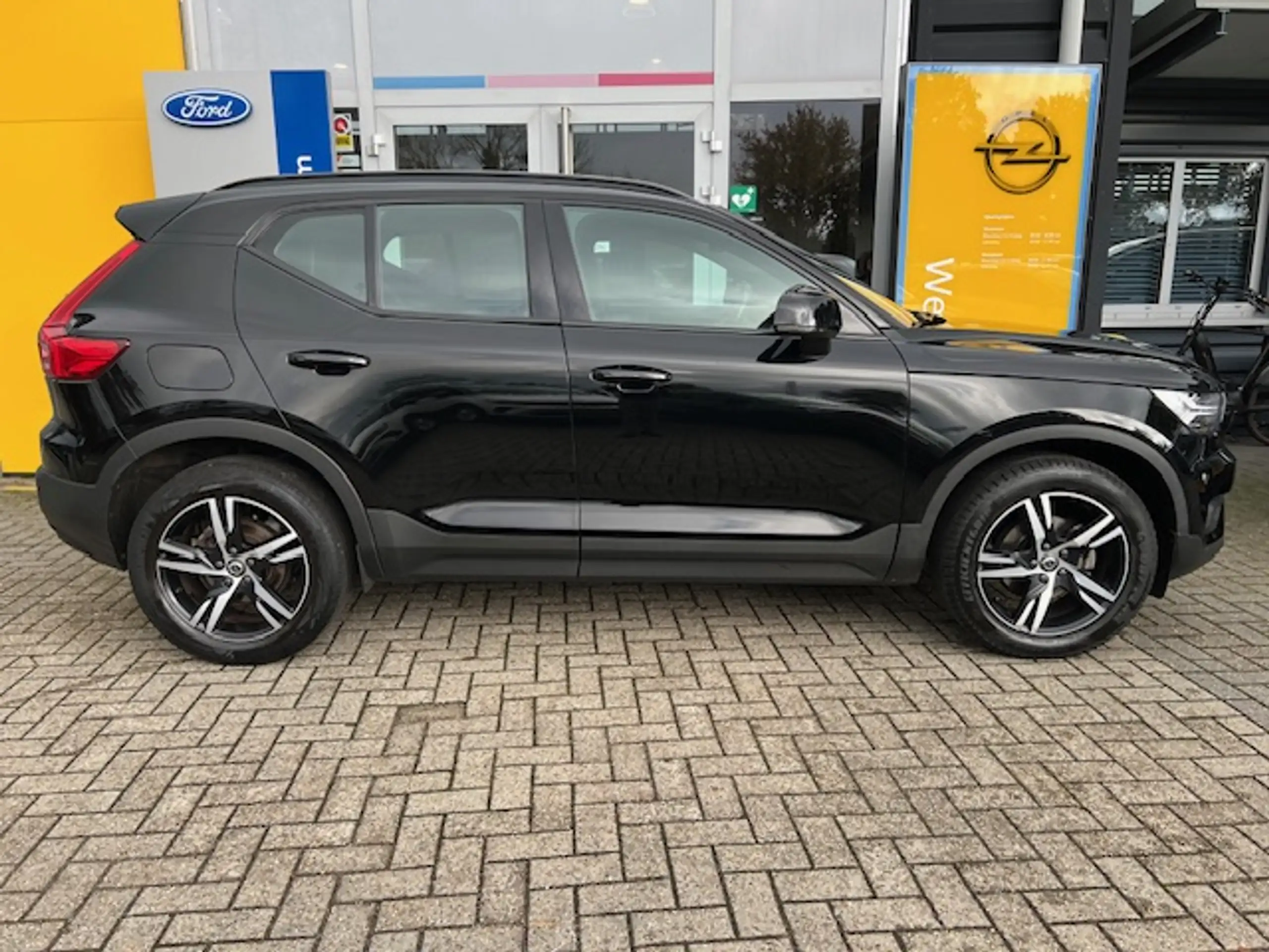 Volvo - XC40