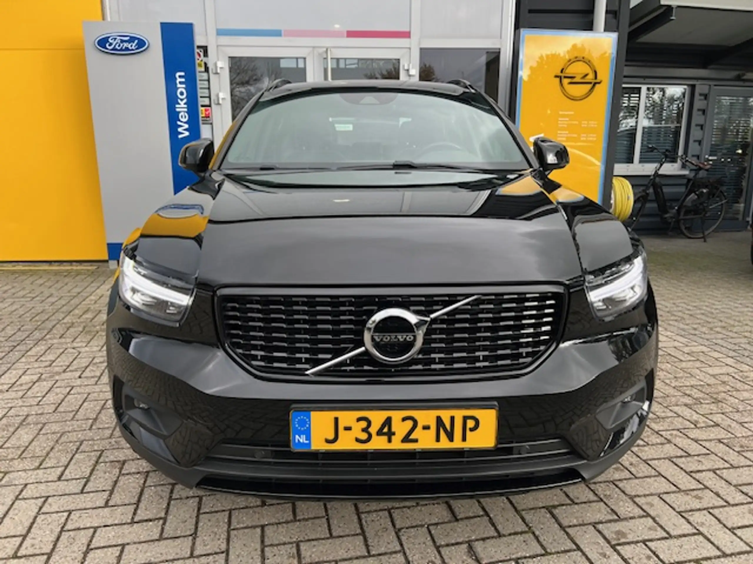 Volvo - XC40