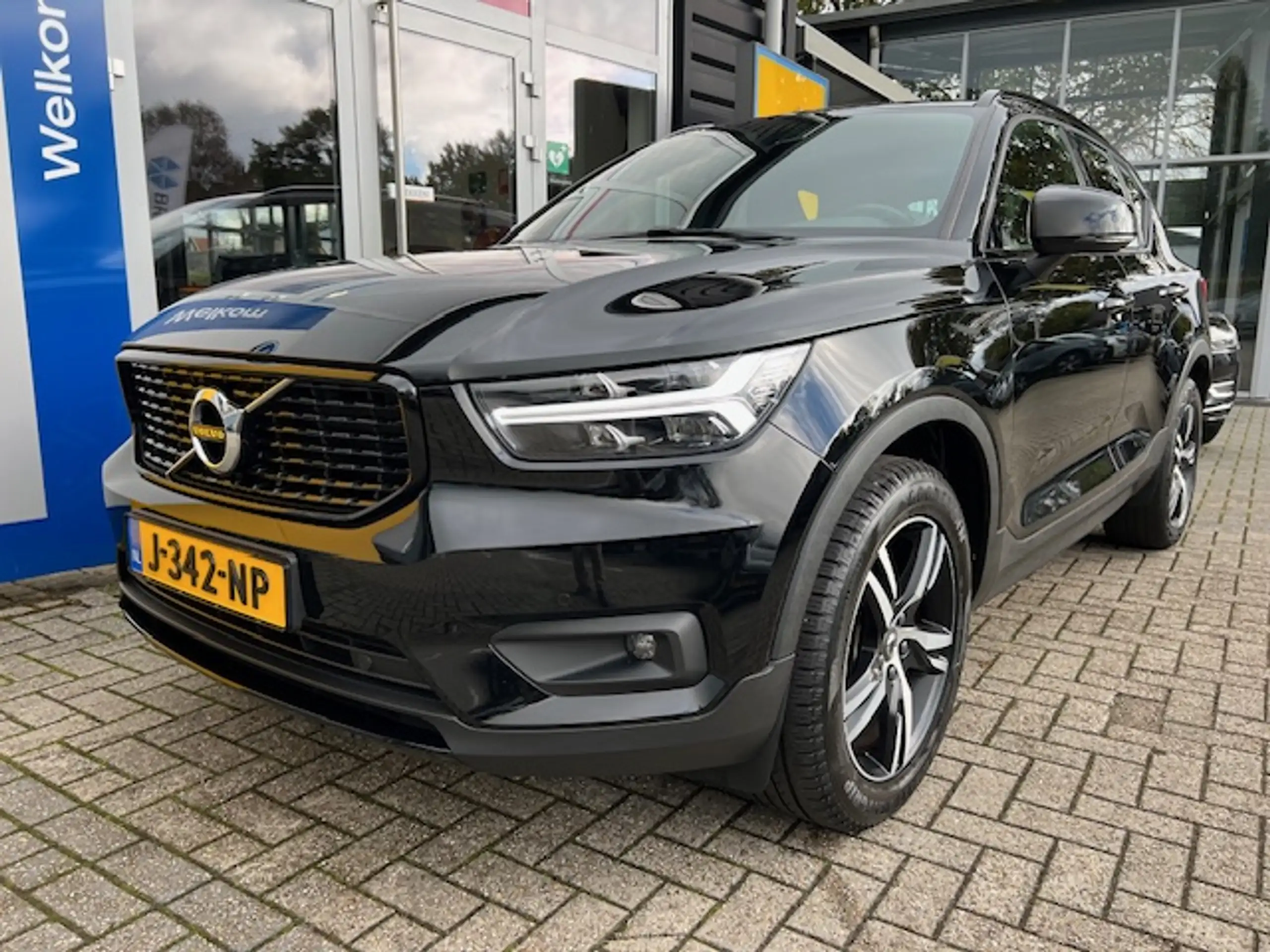 Volvo - XC40