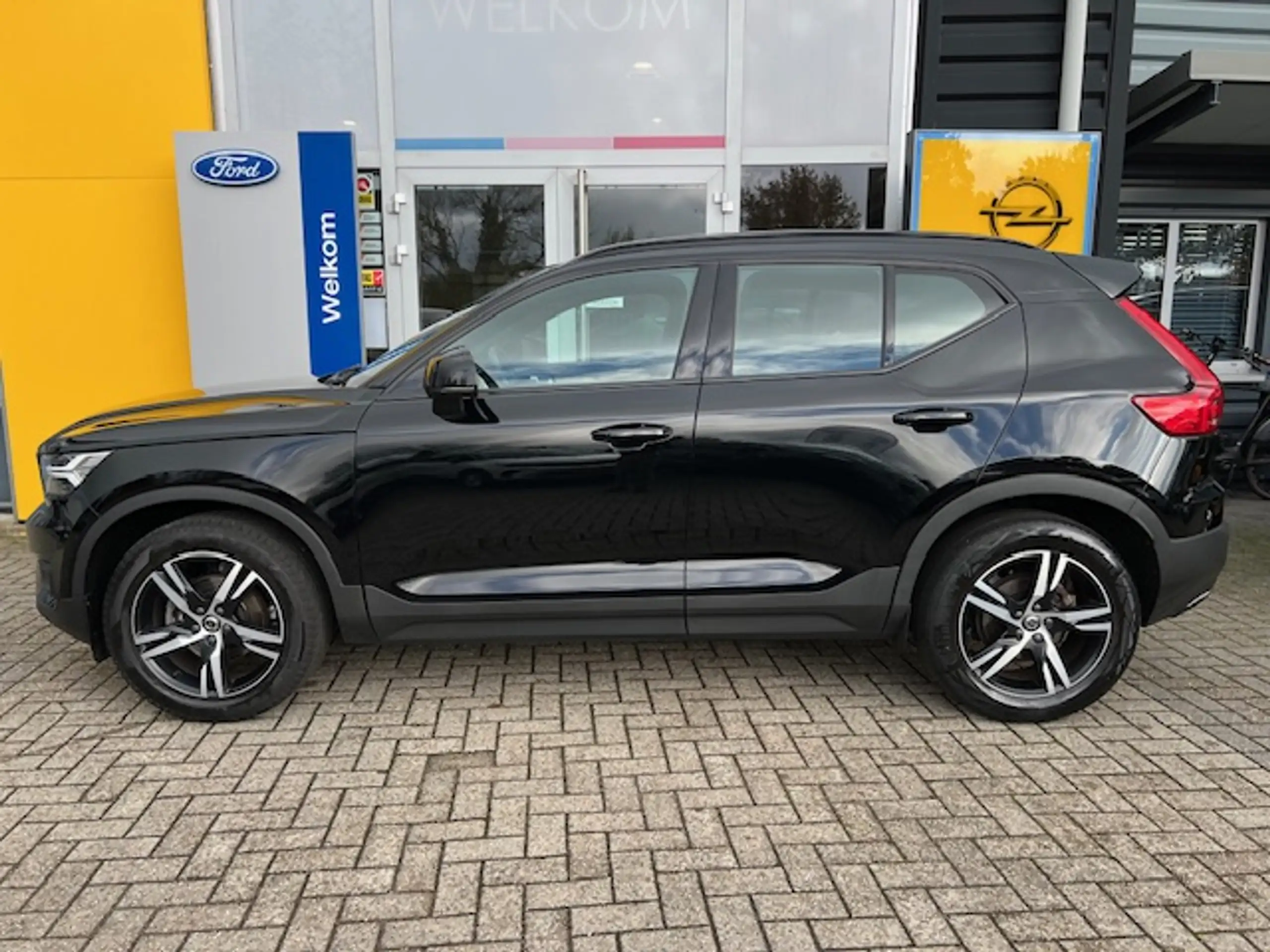 Volvo - XC40