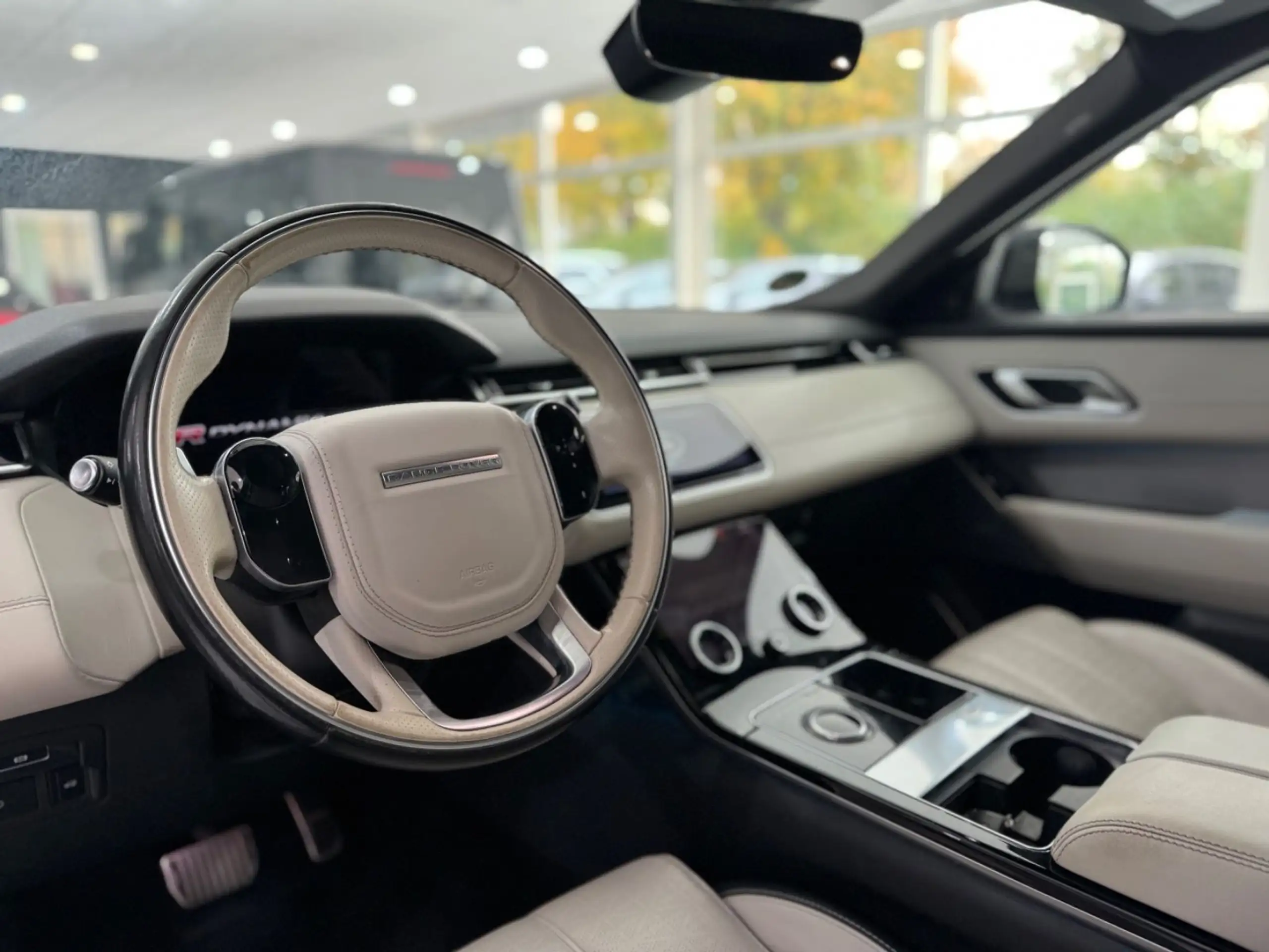 Land Rover - Range Rover Velar