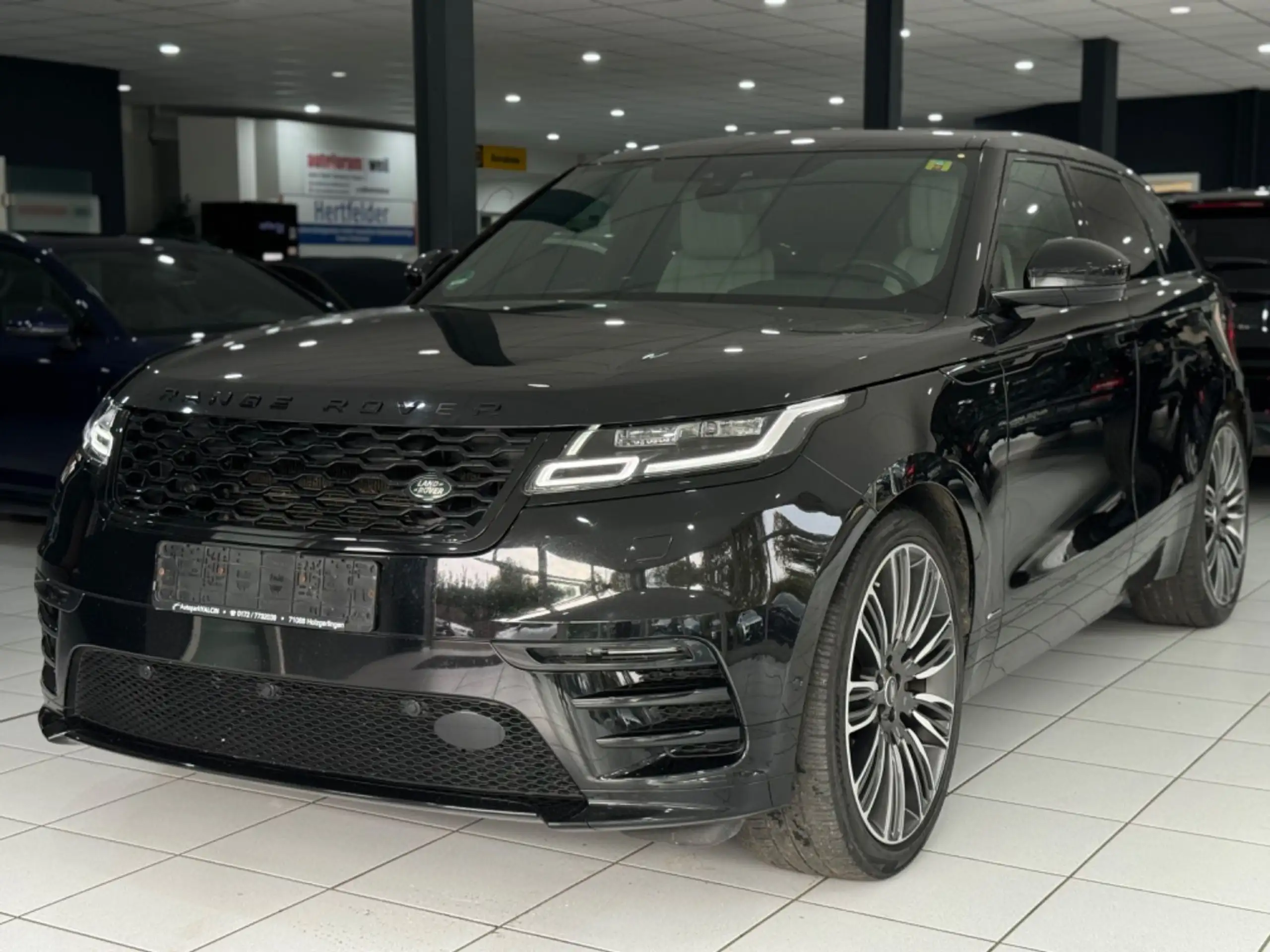 Land Rover - Range Rover Velar