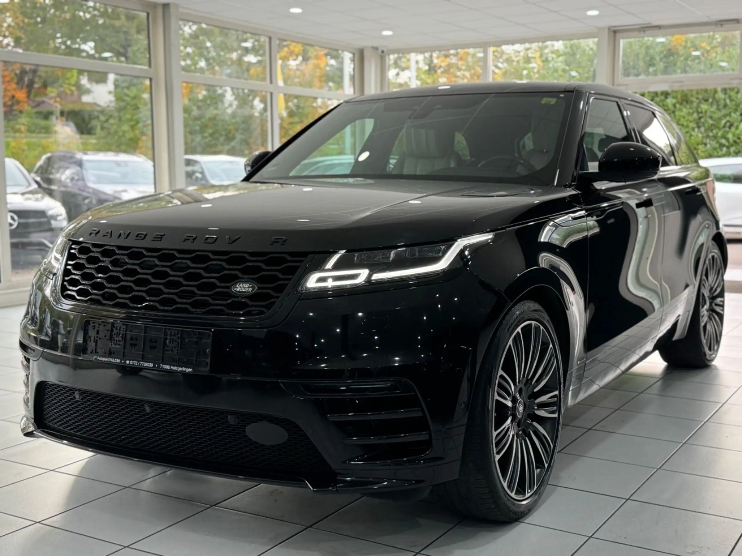 Land Rover - Range Rover Velar