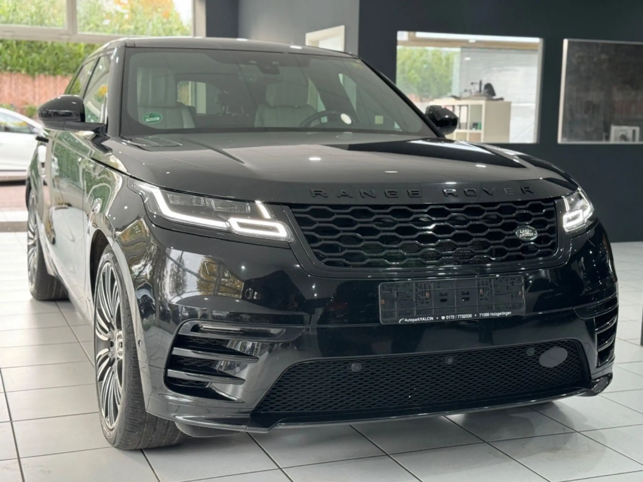 Land Rover - Range Rover Velar