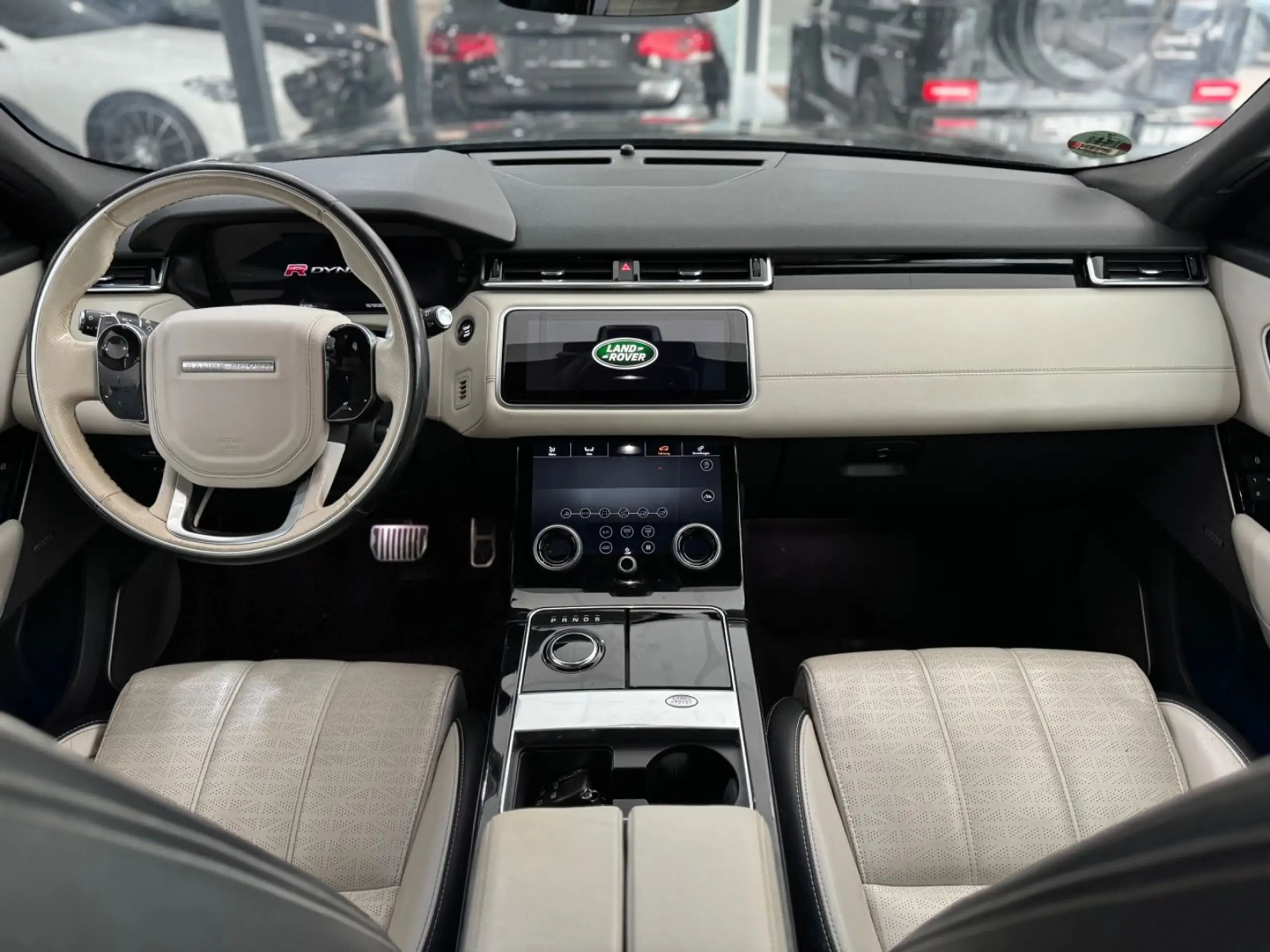 Land Rover - Range Rover Velar