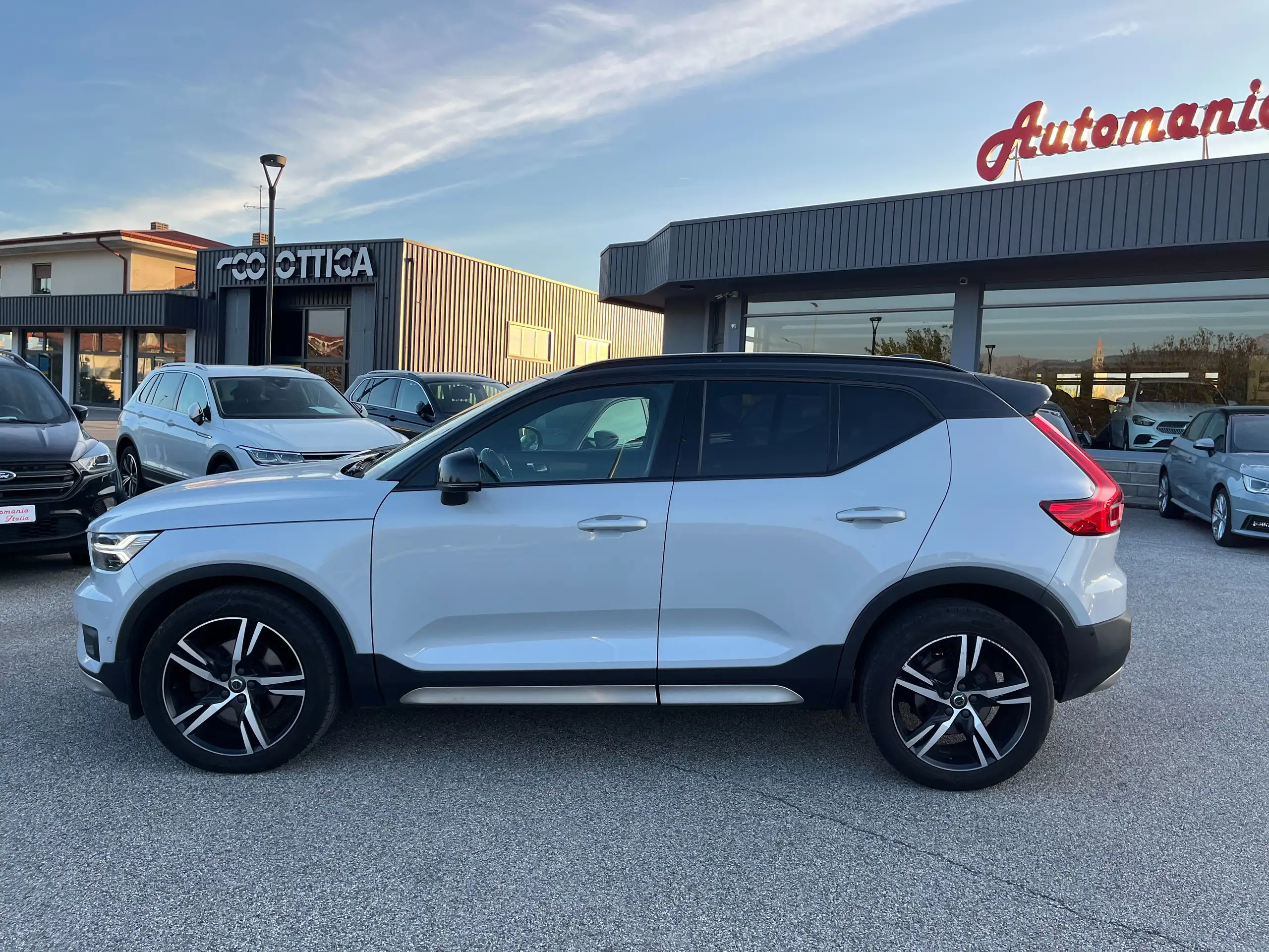 Volvo - XC40