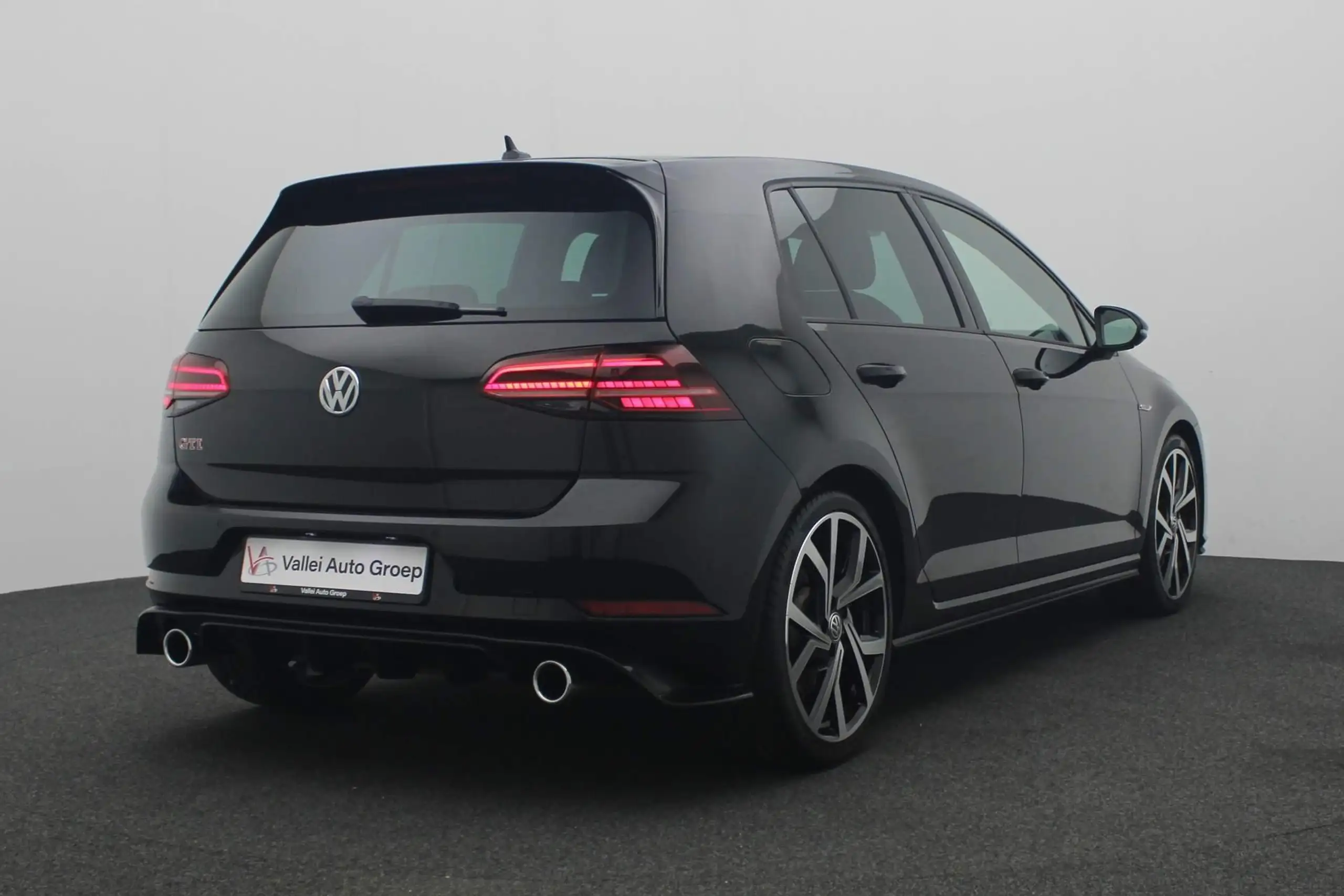 Volkswagen - Golf GTI