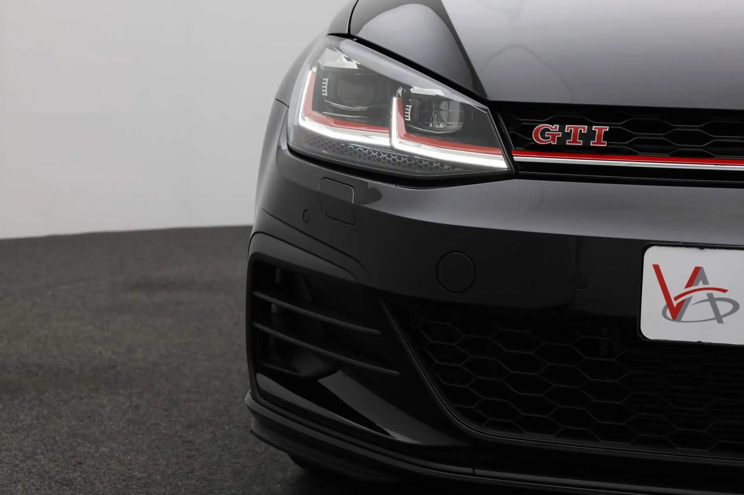 Volkswagen - Golf GTI