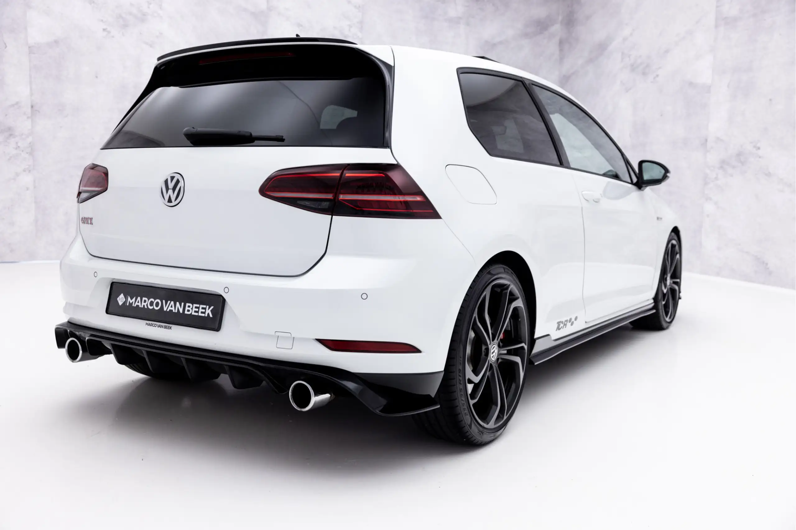 Volkswagen - Golf GTI