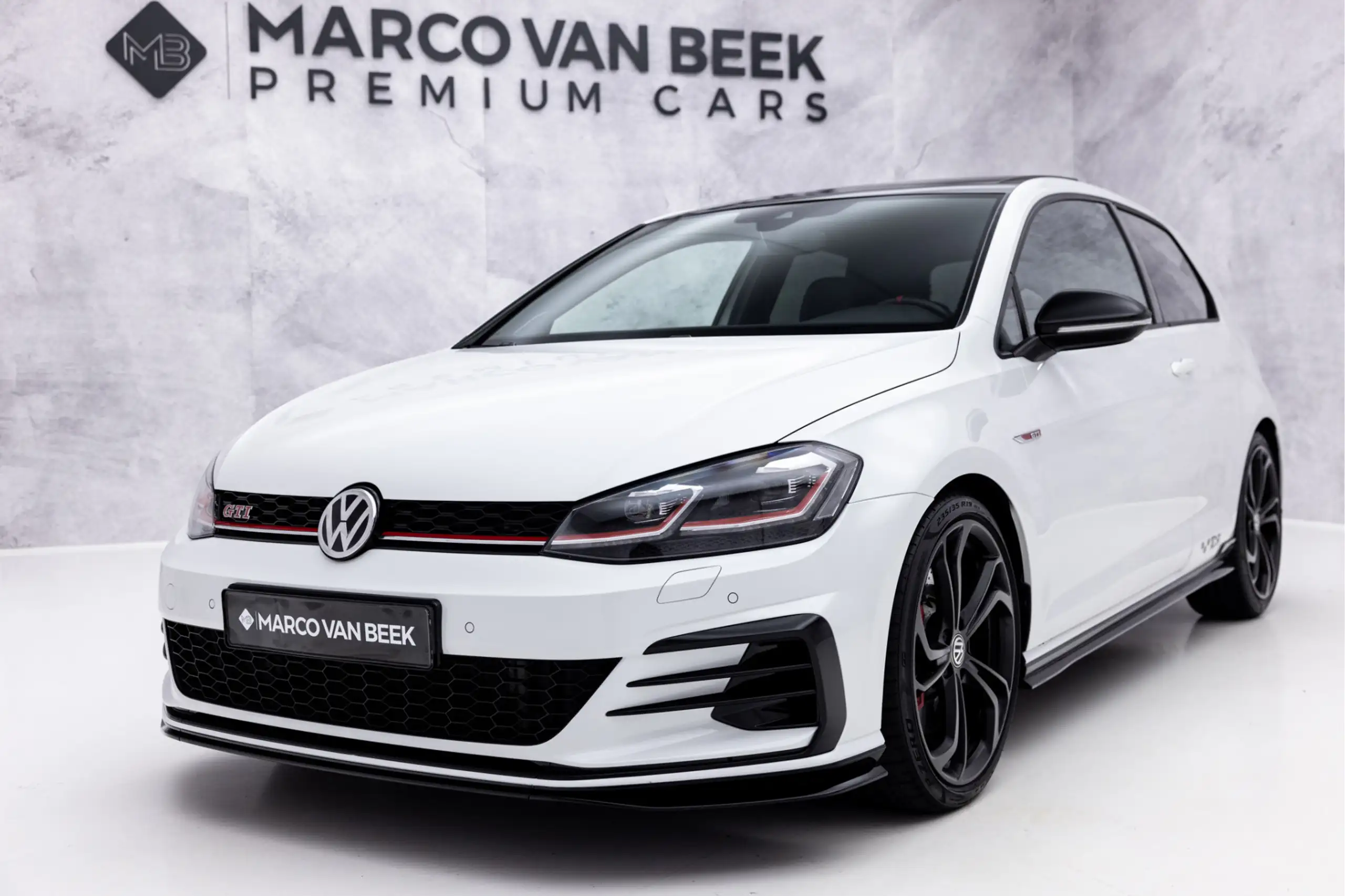 Volkswagen - Golf GTI