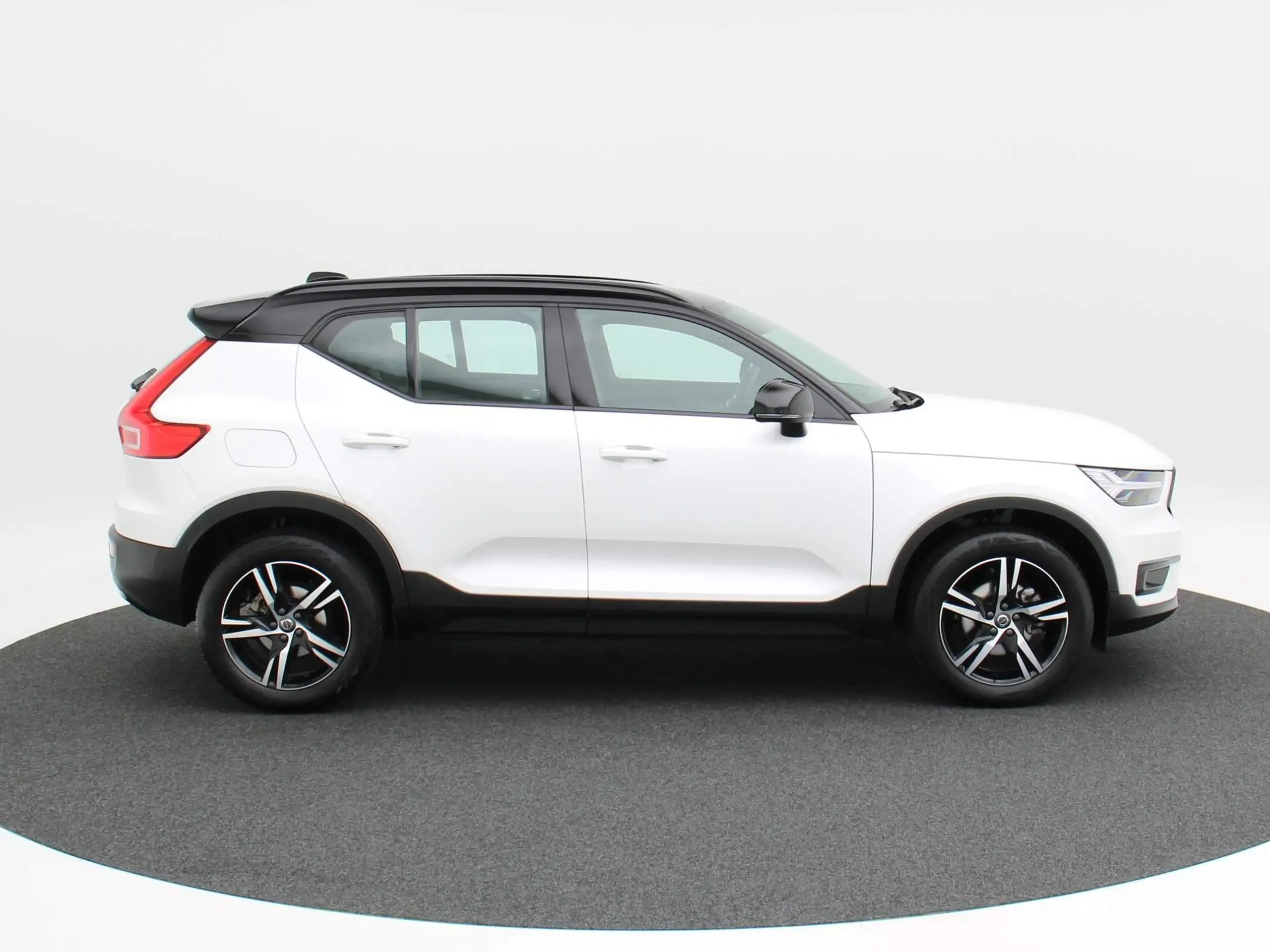 Volvo - XC40