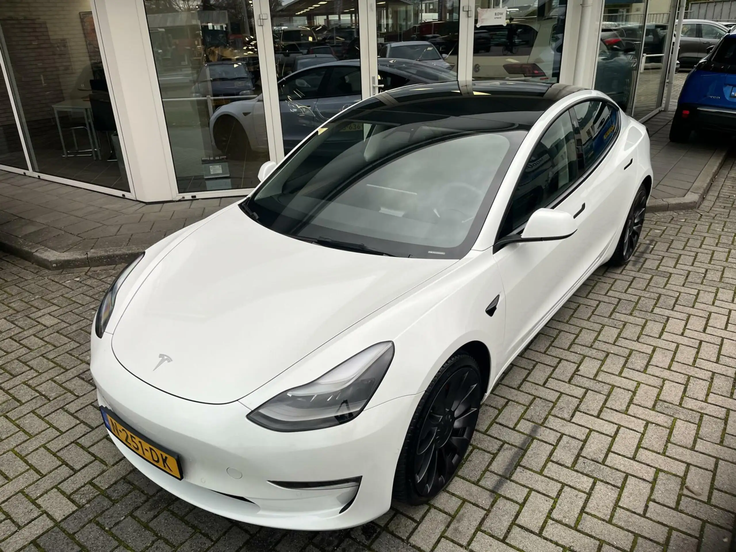 Tesla - Model 3