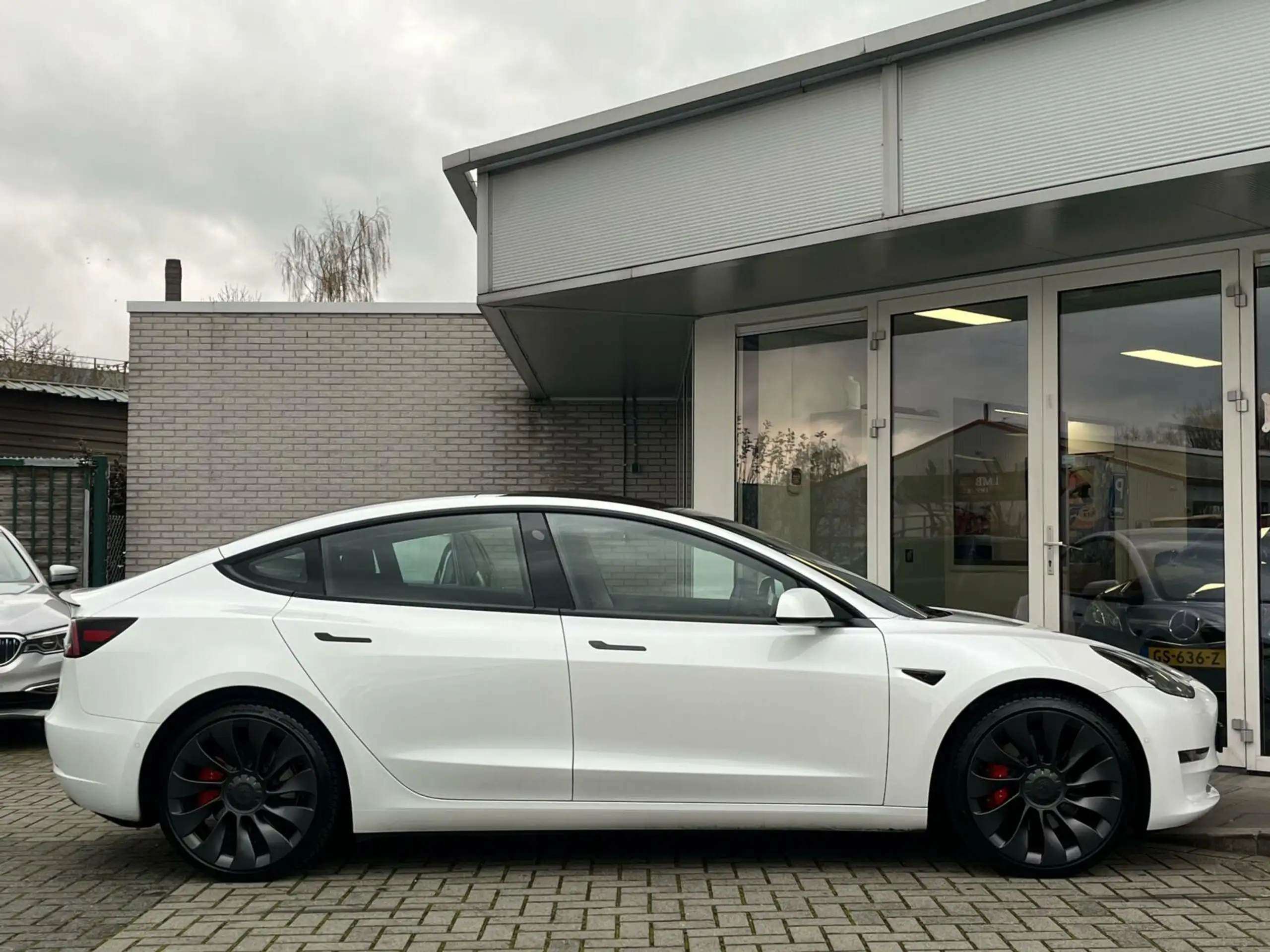 Tesla - Model 3