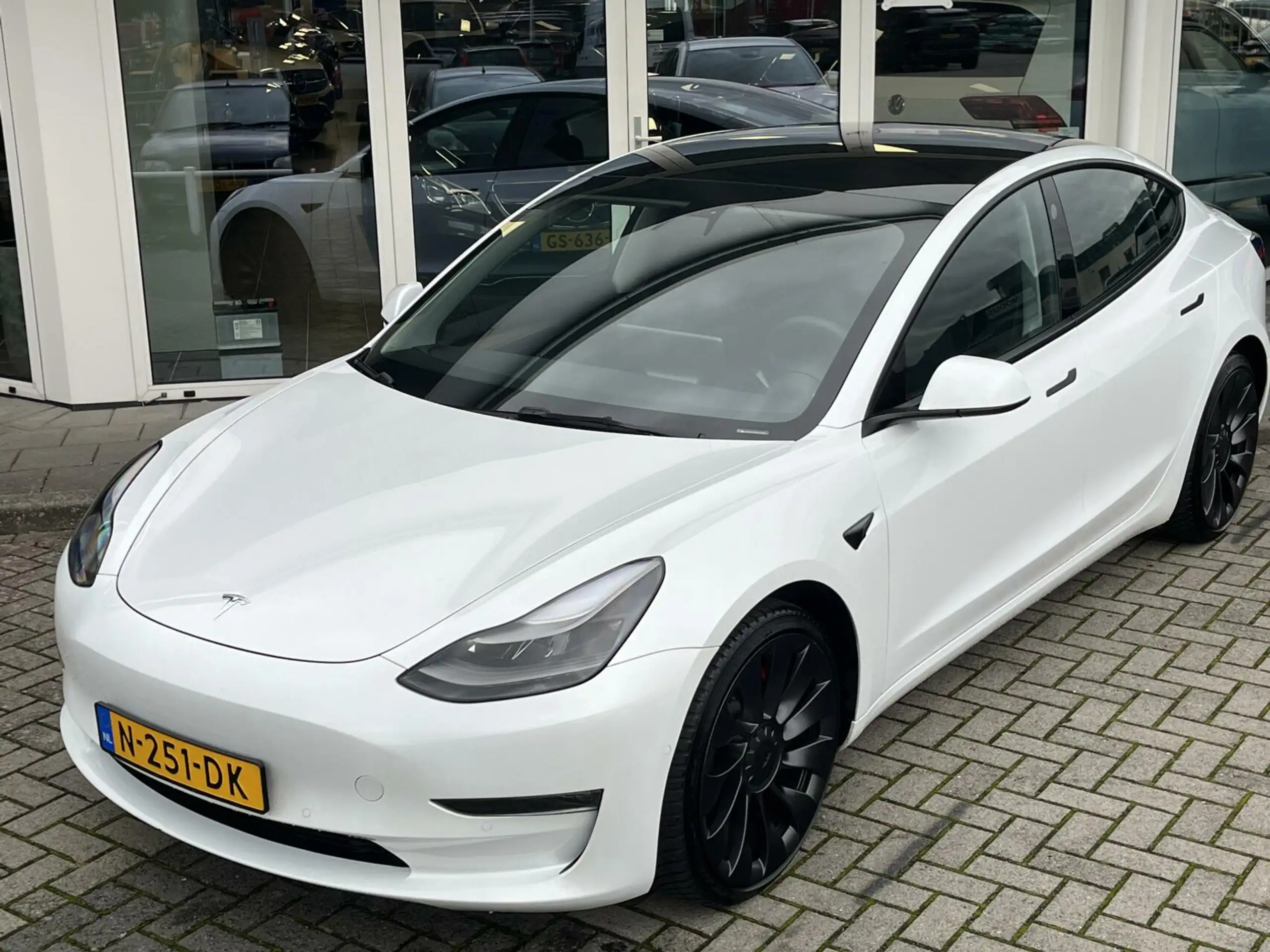 Tesla - Model 3