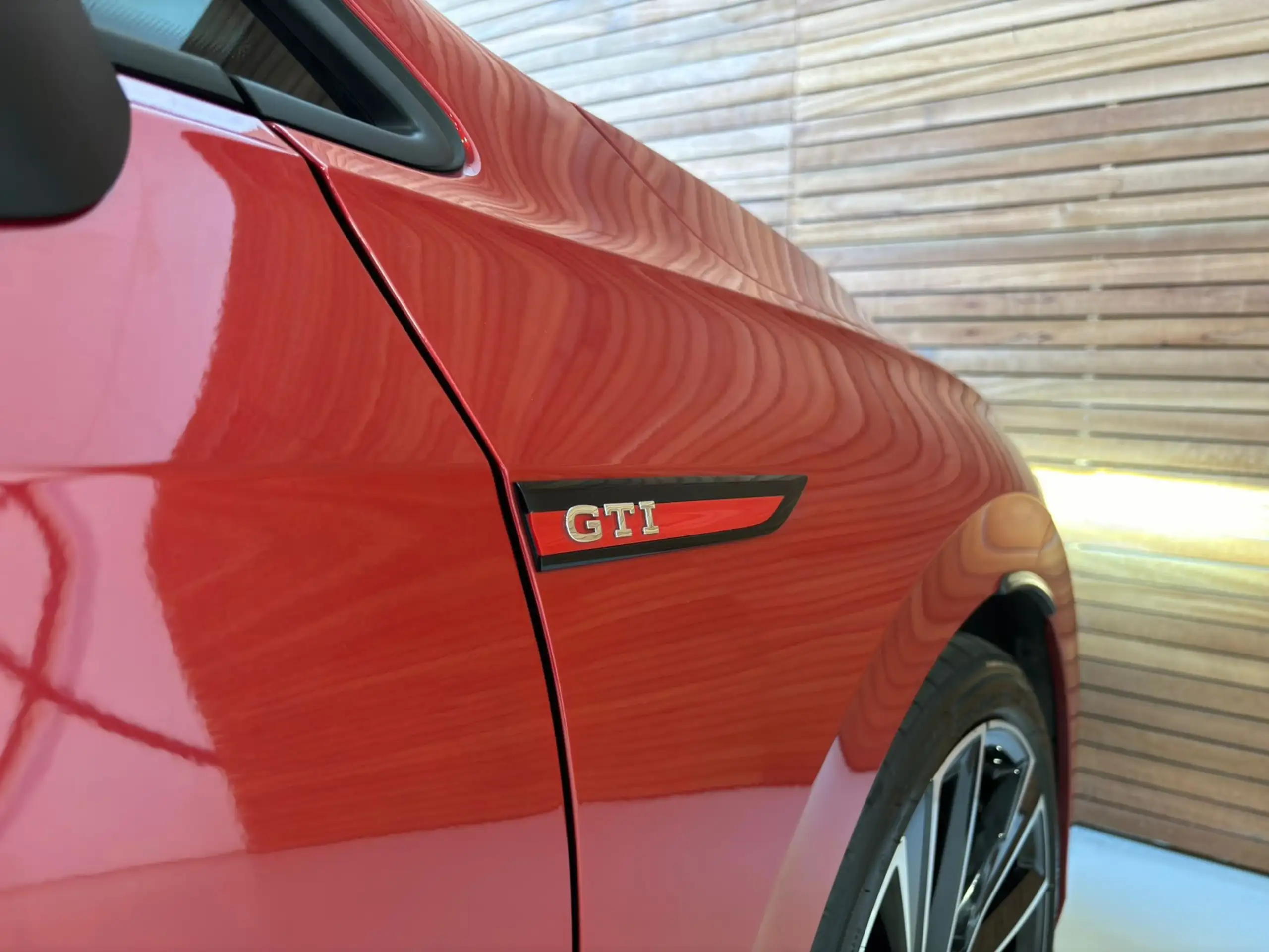 Volkswagen - Golf GTI