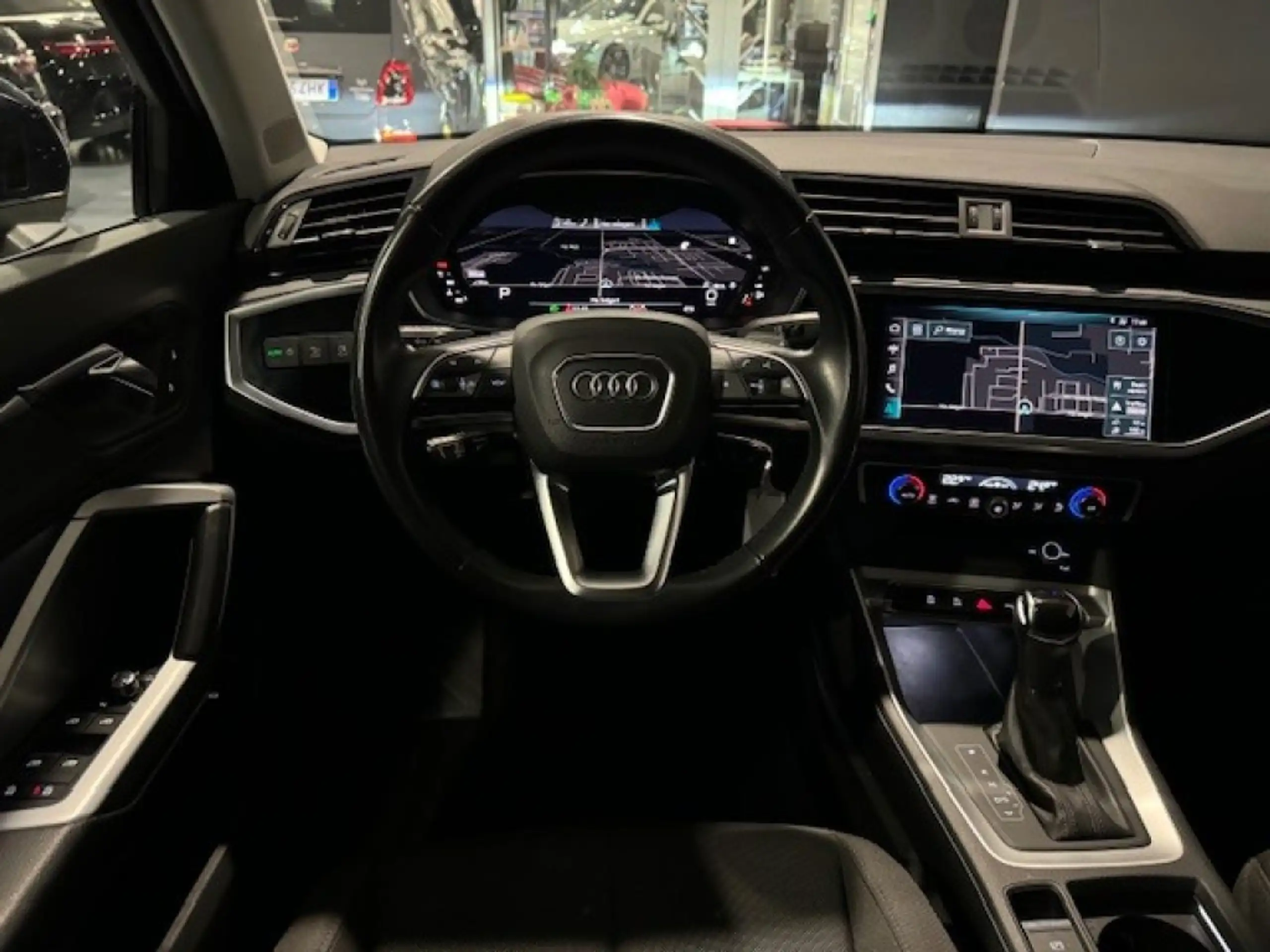 Audi - Q3