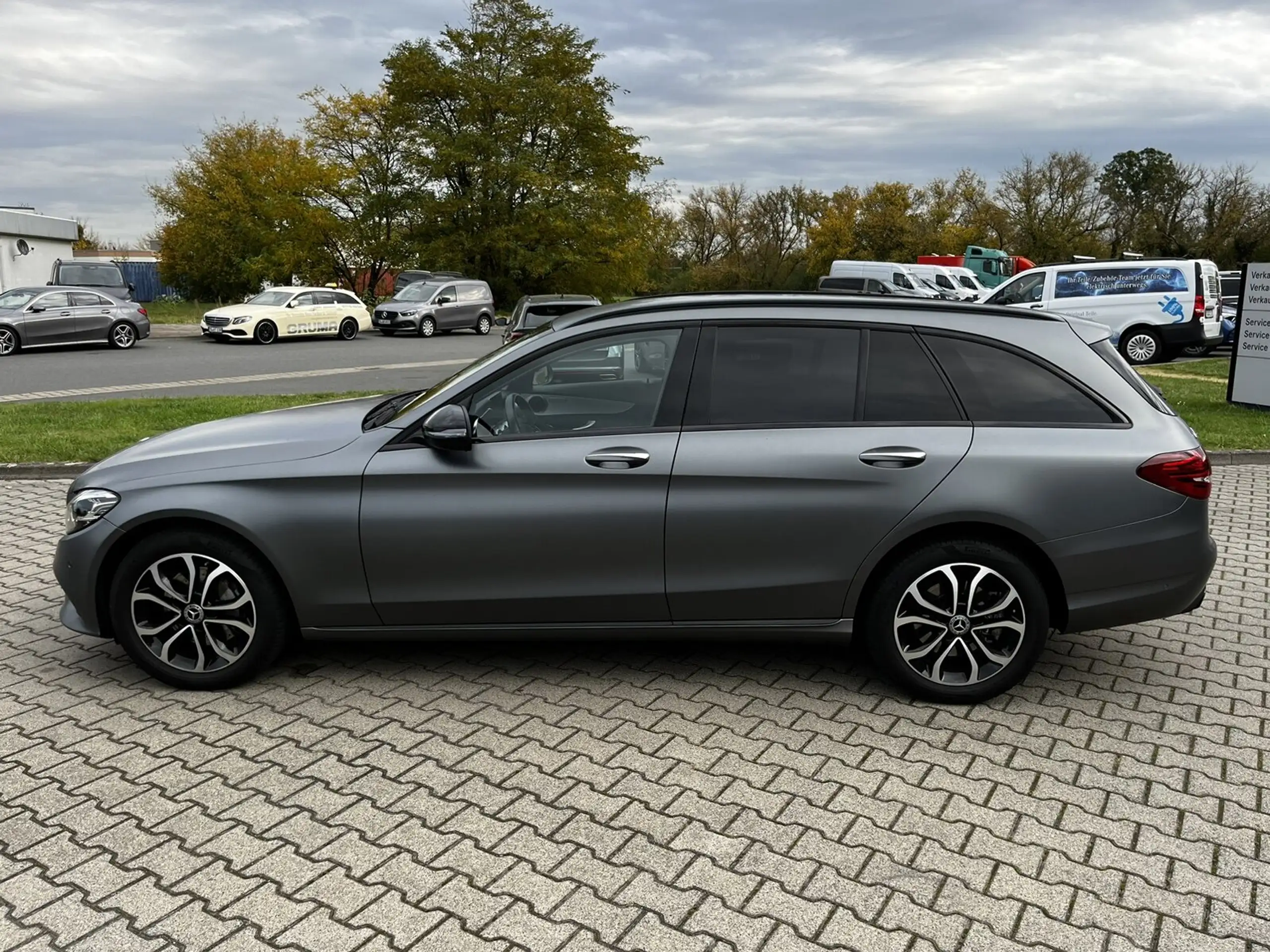 Mercedes-Benz - C 220