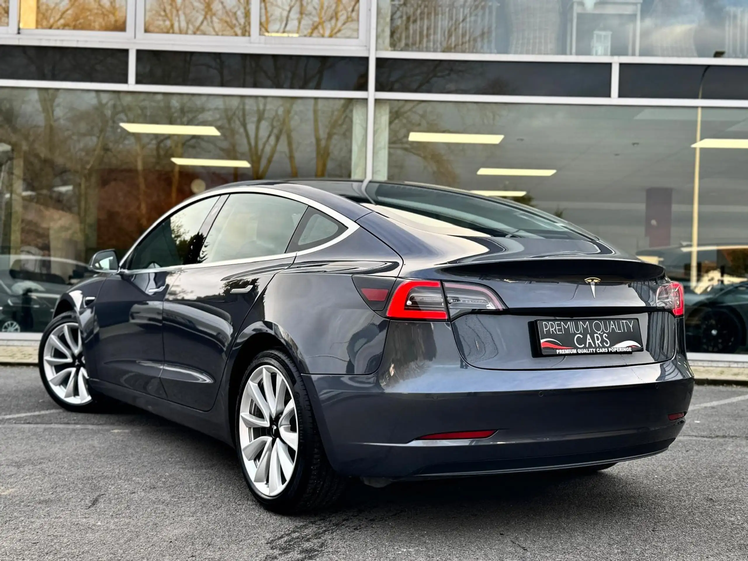 Tesla - Model 3