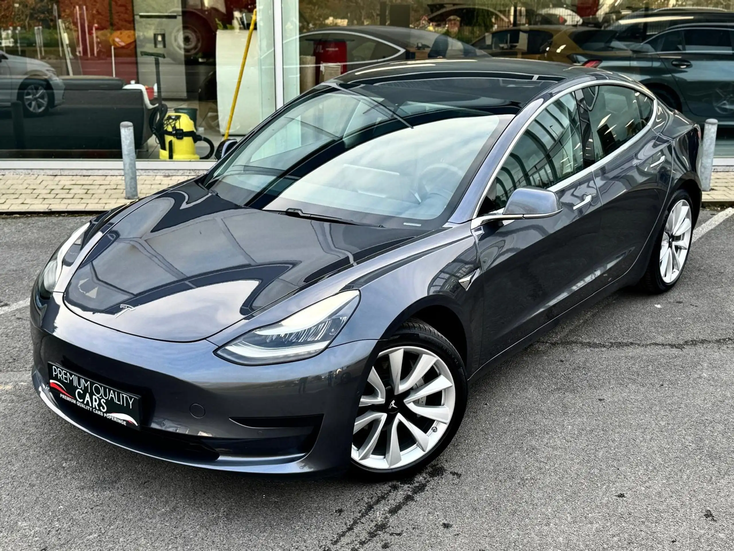 Tesla - Model 3