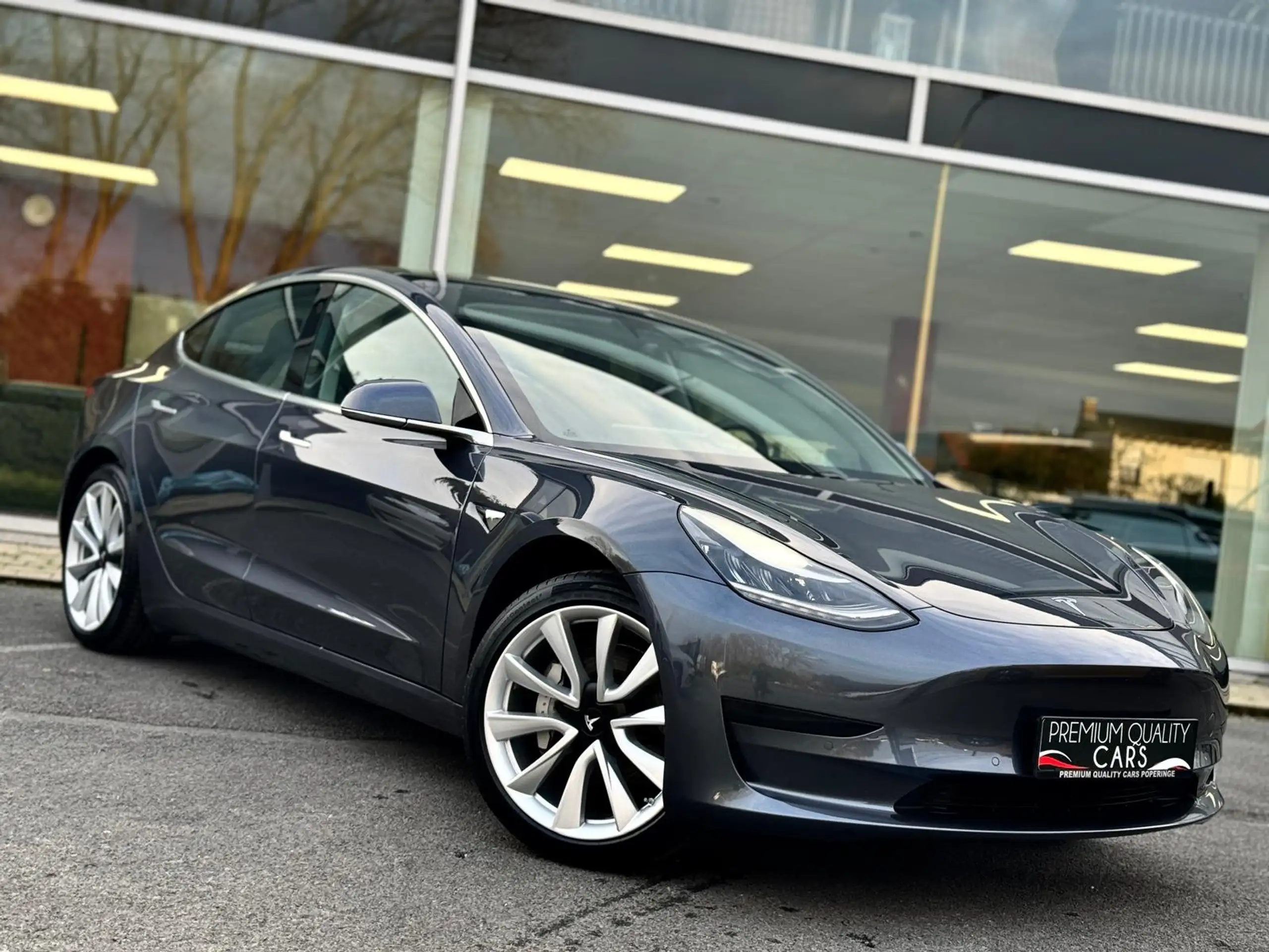 Tesla - Model 3