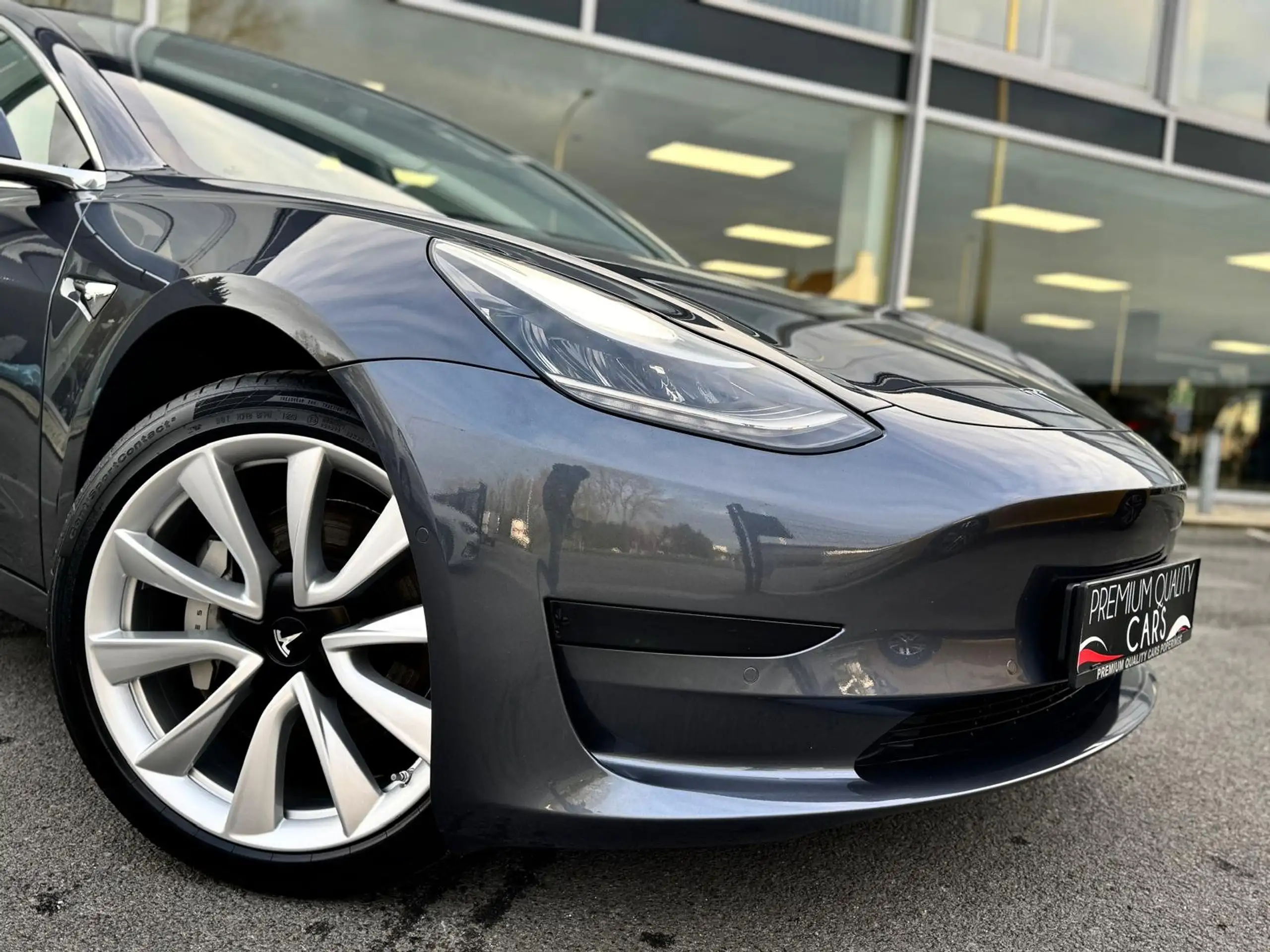 Tesla - Model 3