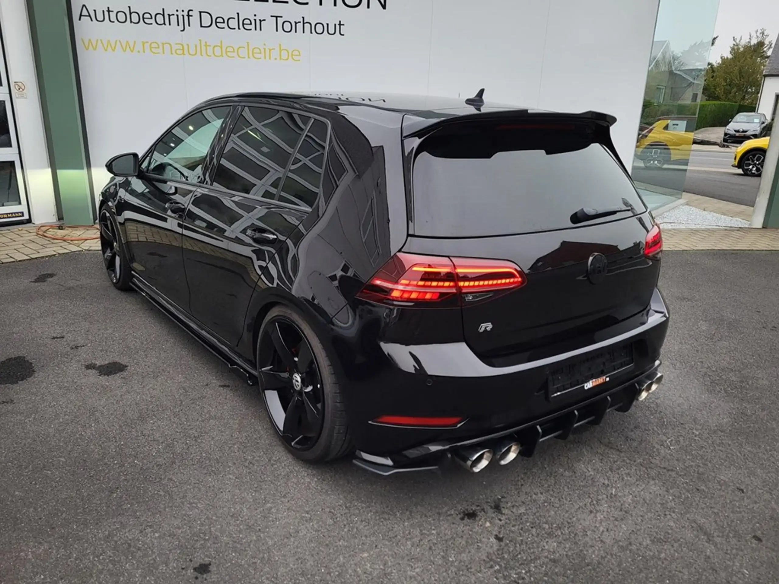 Volkswagen - Golf