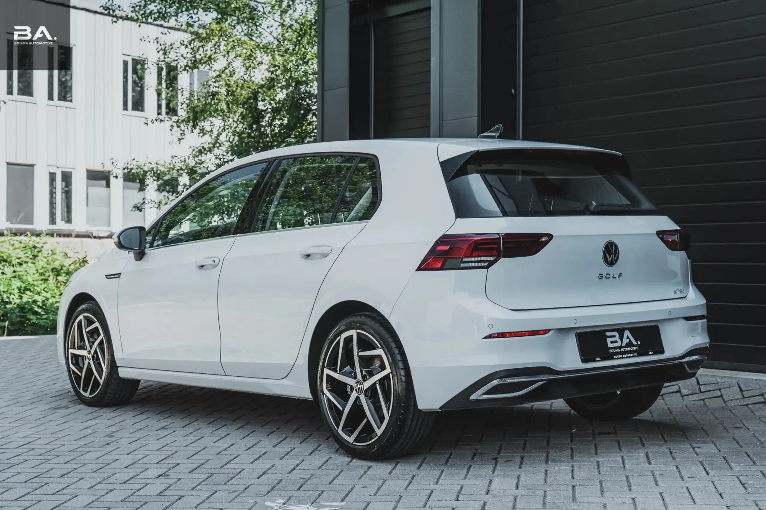 Volkswagen - Golf