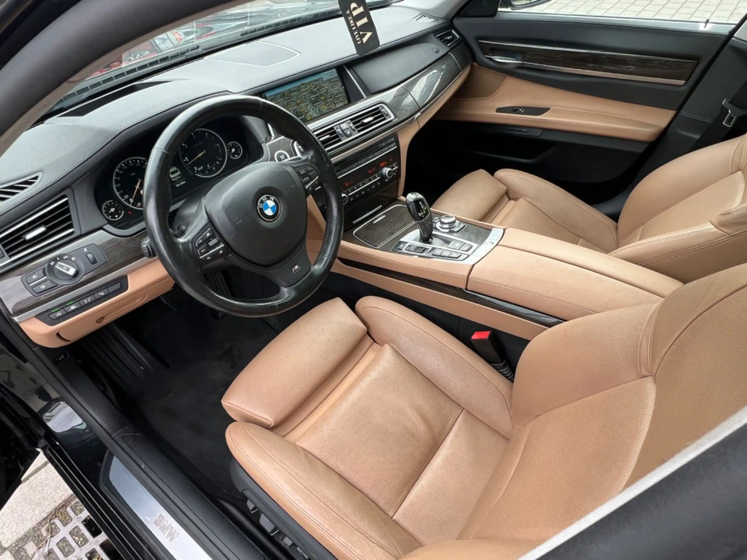 BMW - 730