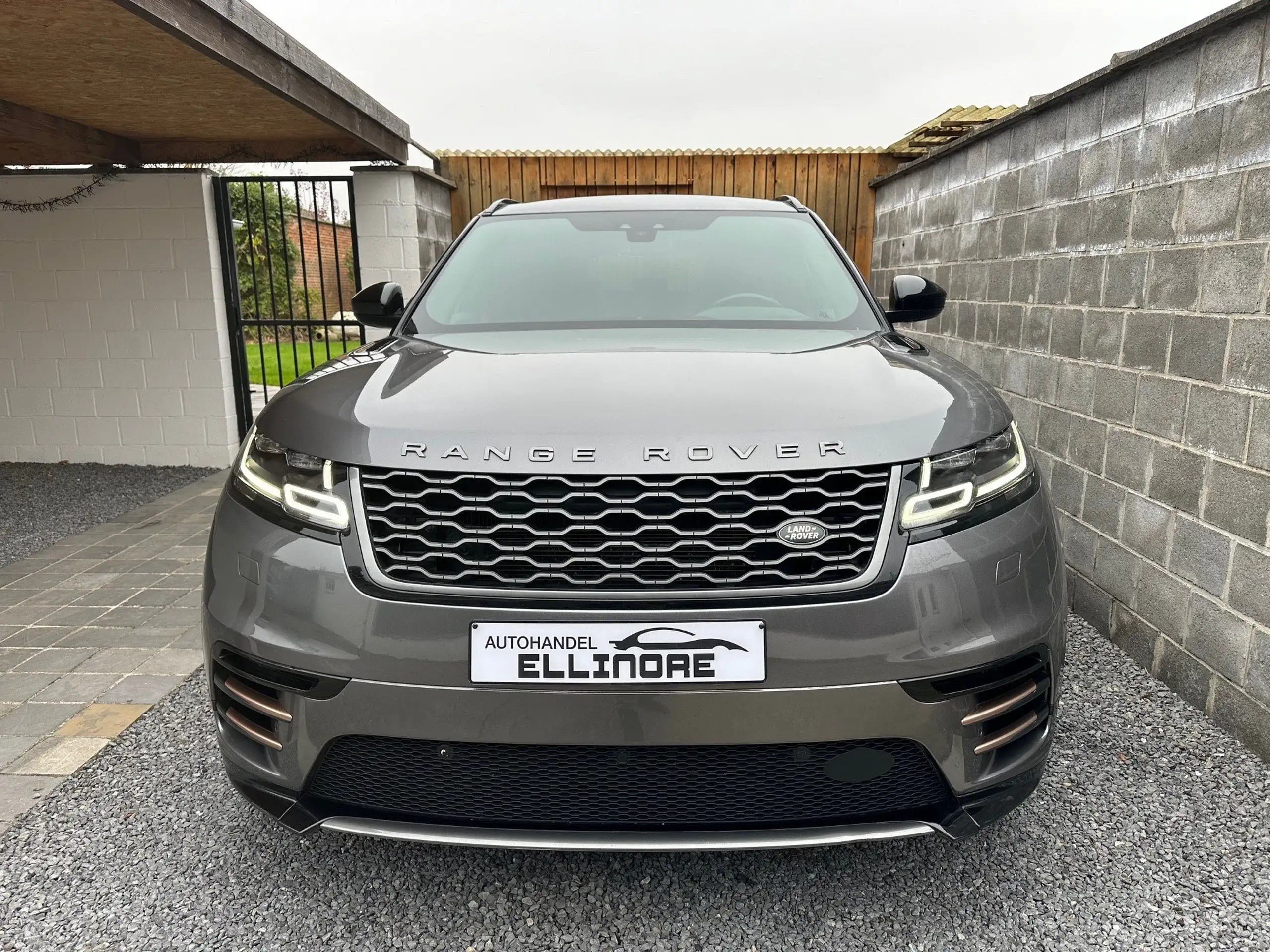 Land Rover - Range Rover Velar