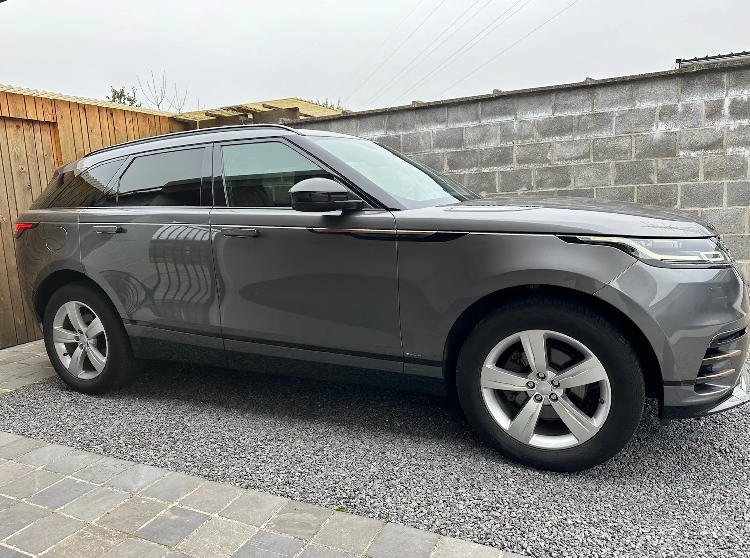 Land Rover - Range Rover Velar