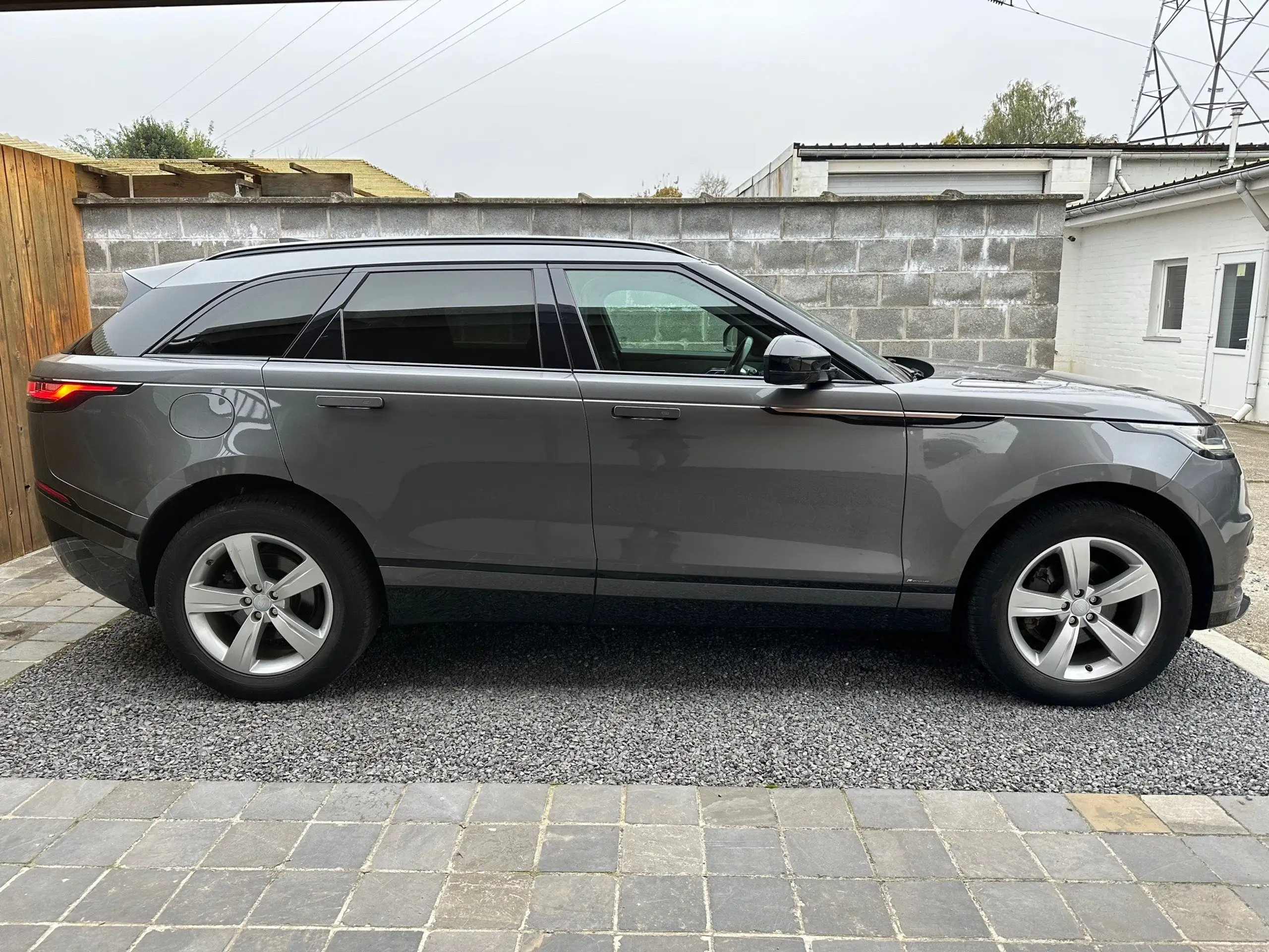 Land Rover - Range Rover Velar