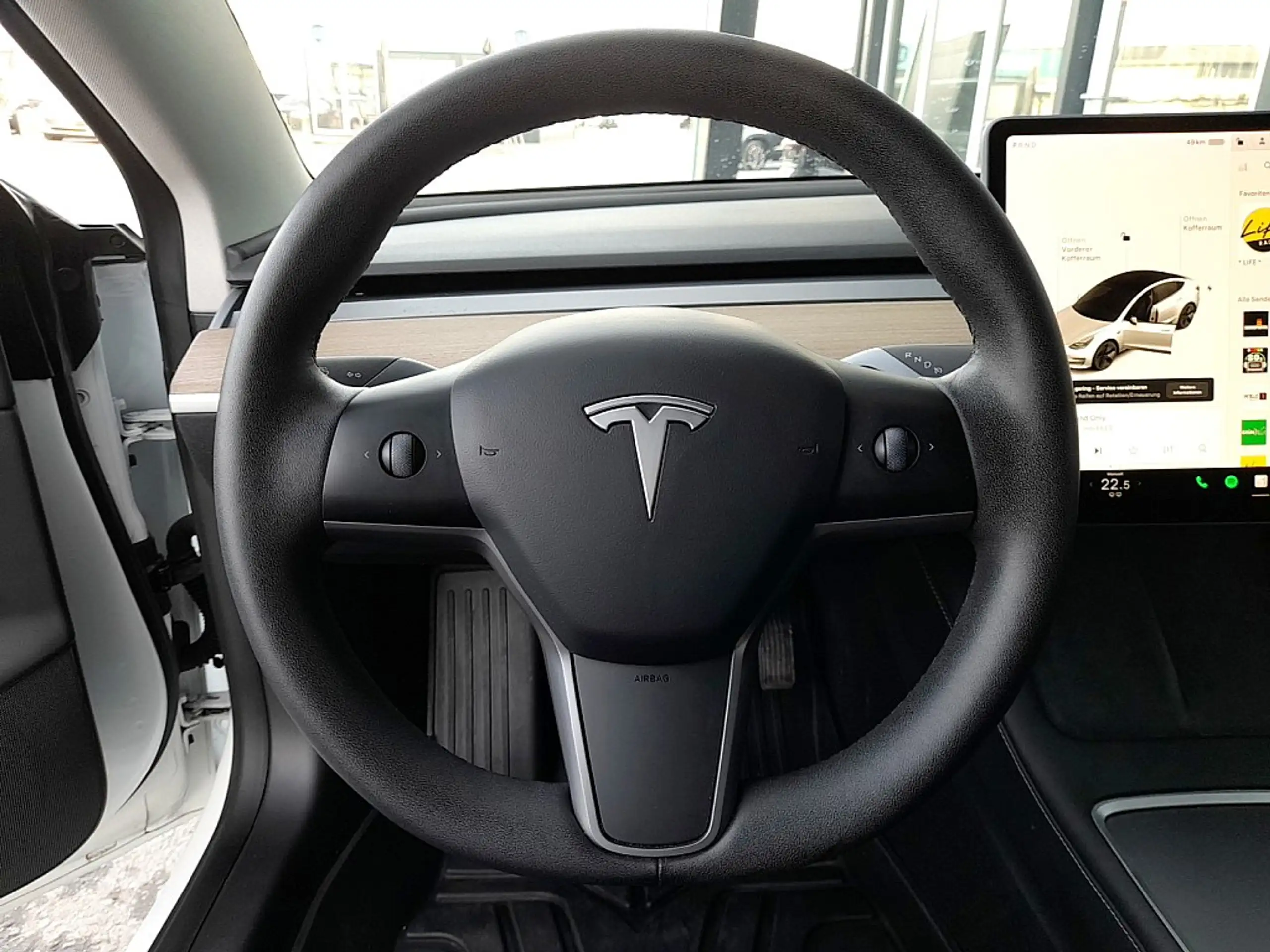 Tesla - Model 3