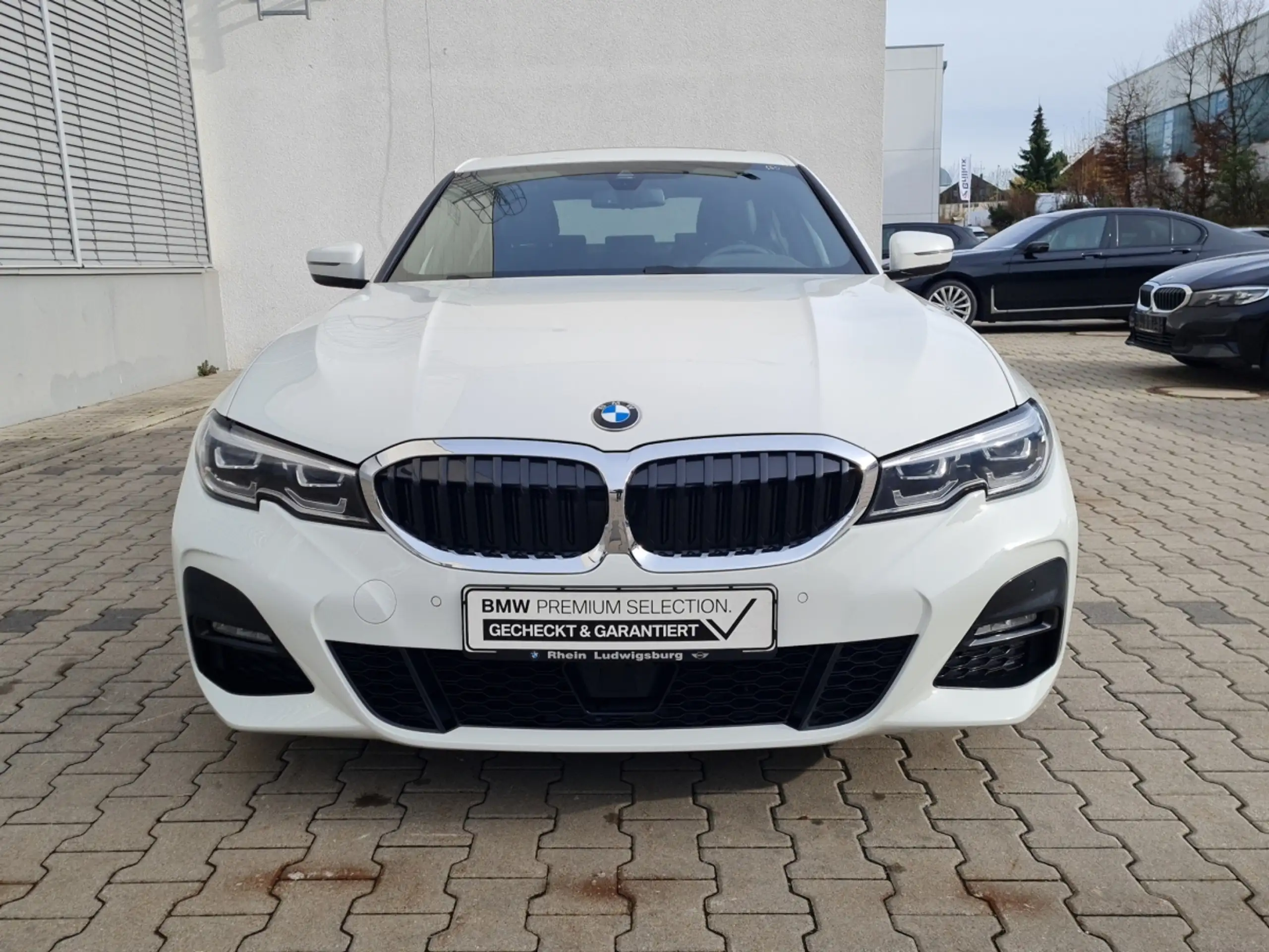 BMW - 320