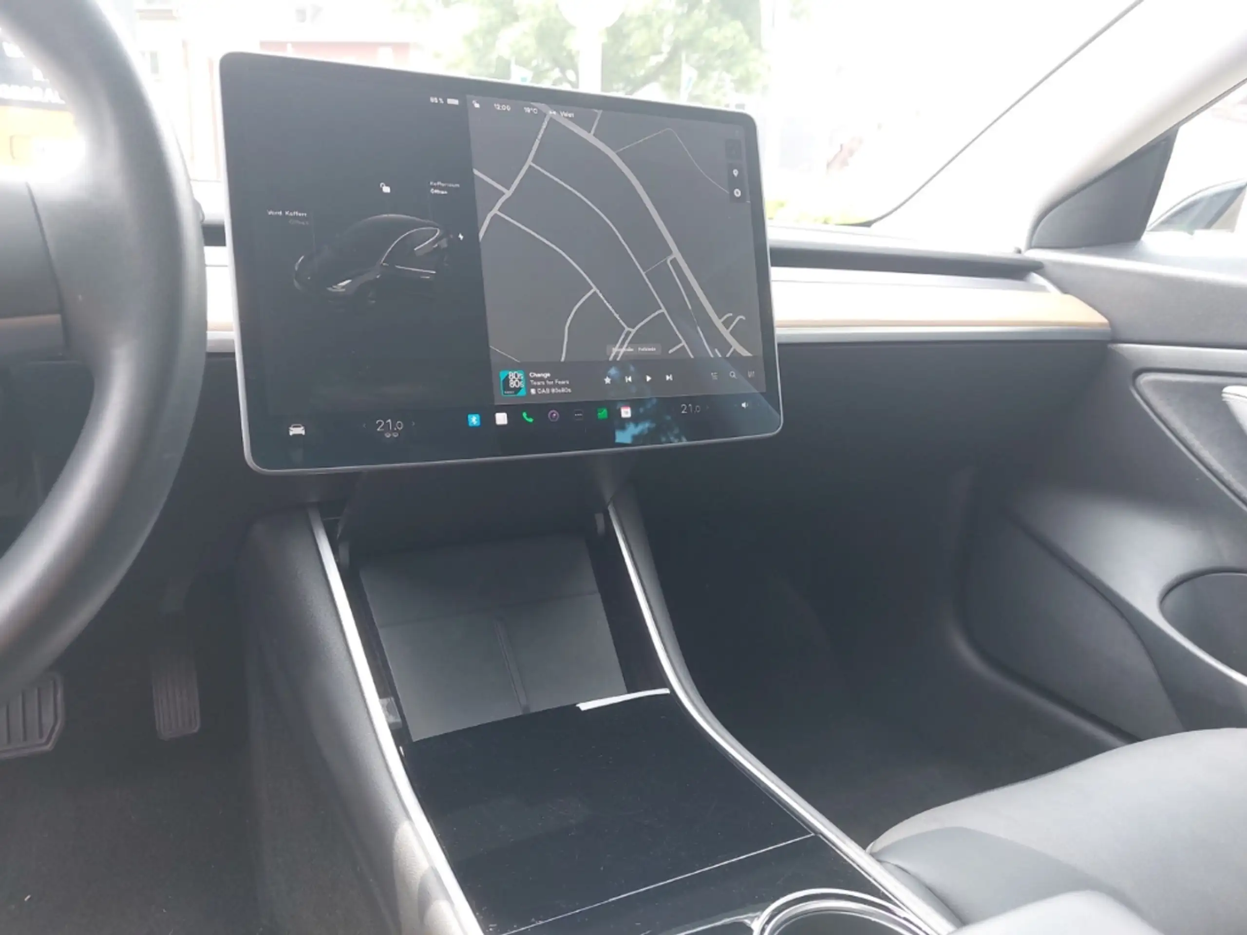 Tesla - Model 3