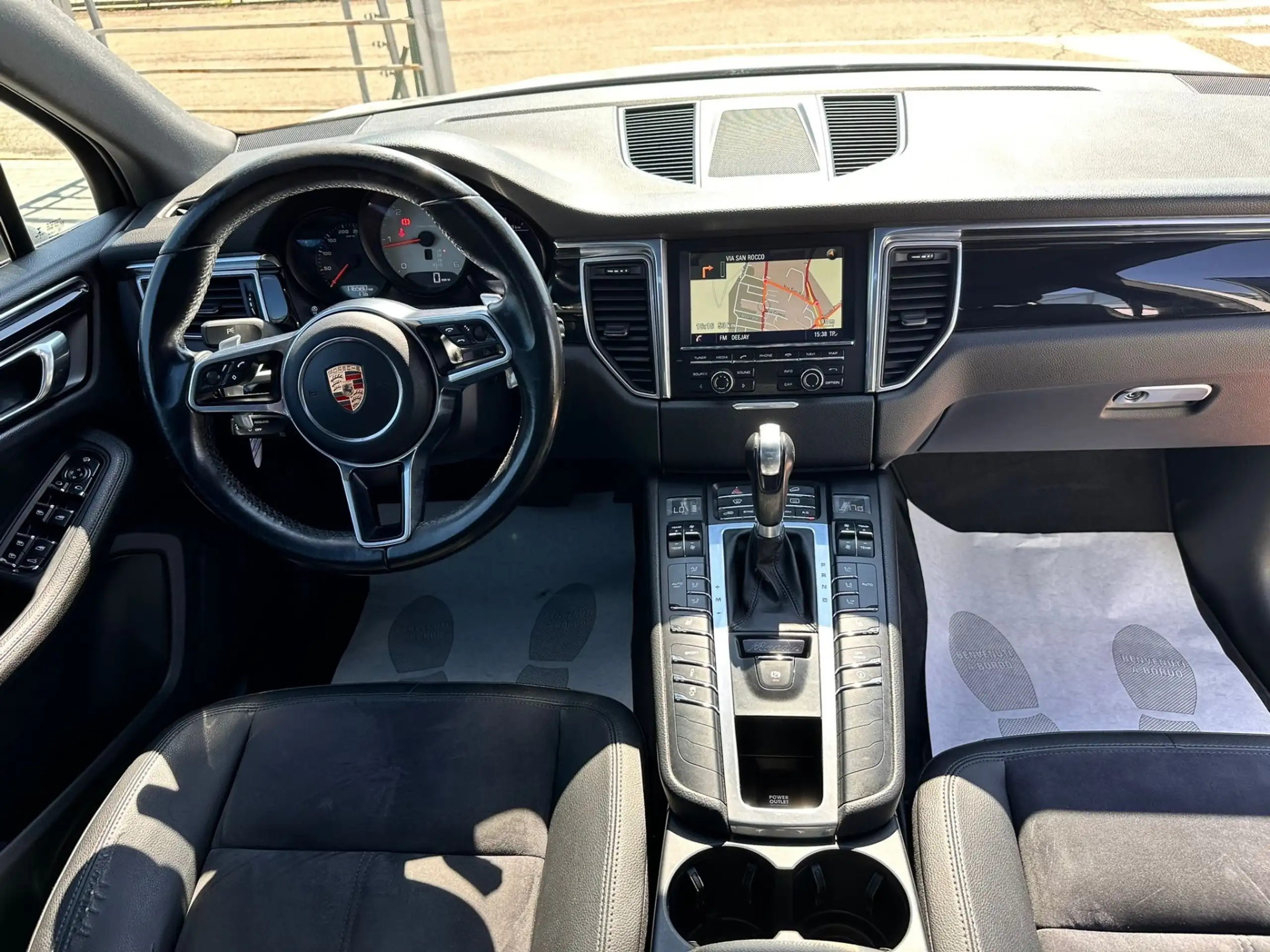 Porsche - Macan