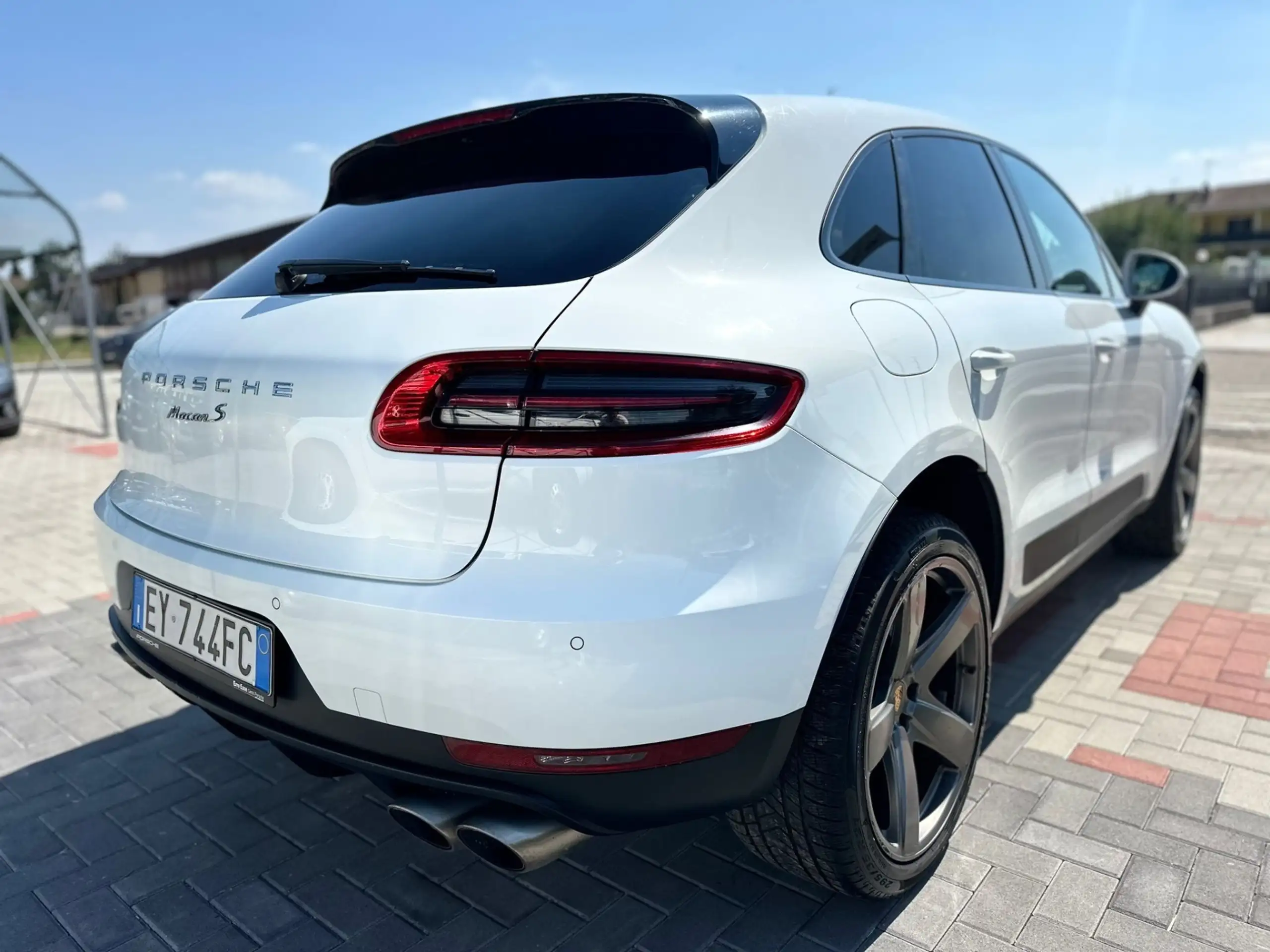 Porsche - Macan