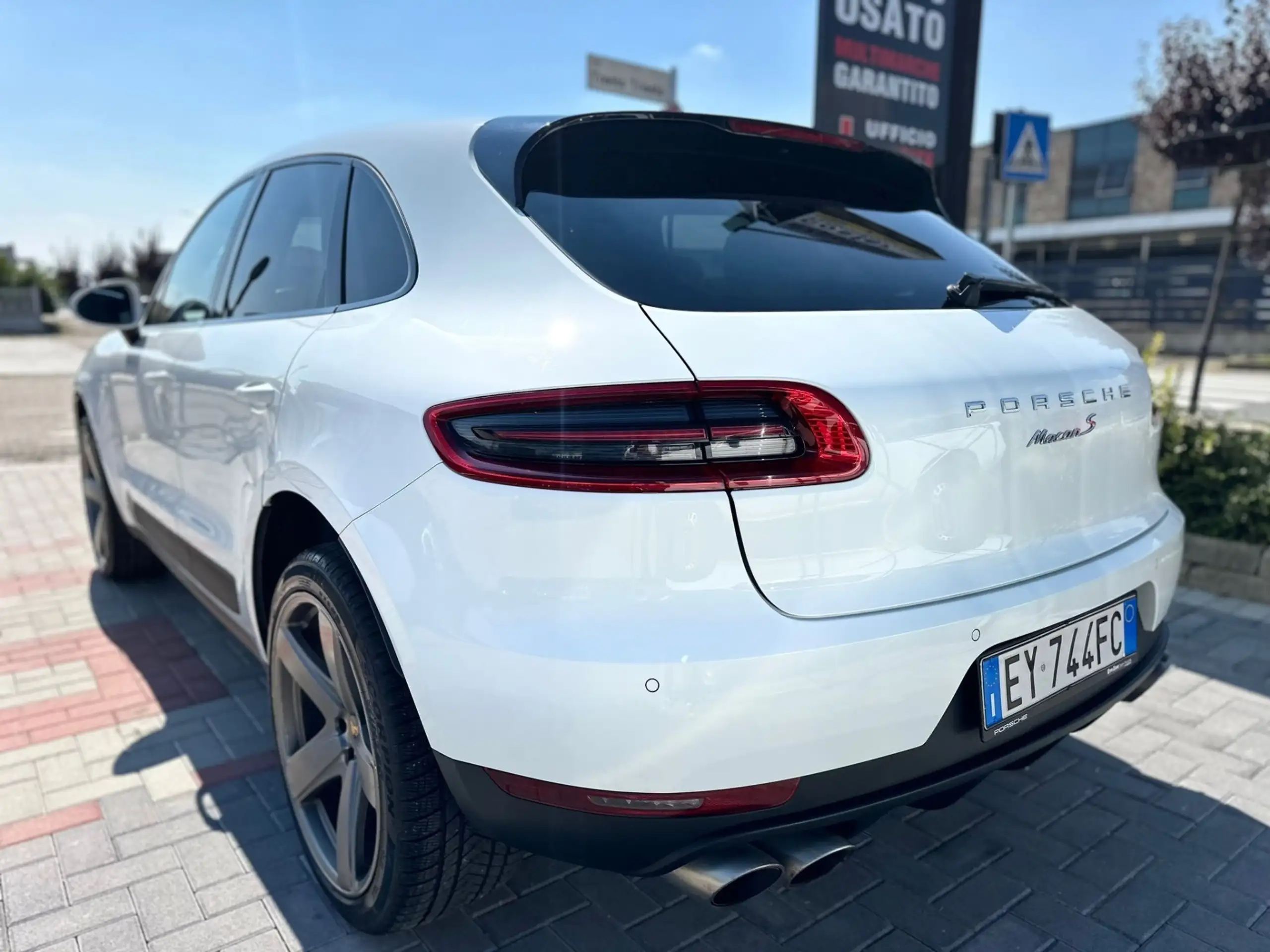 Porsche - Macan